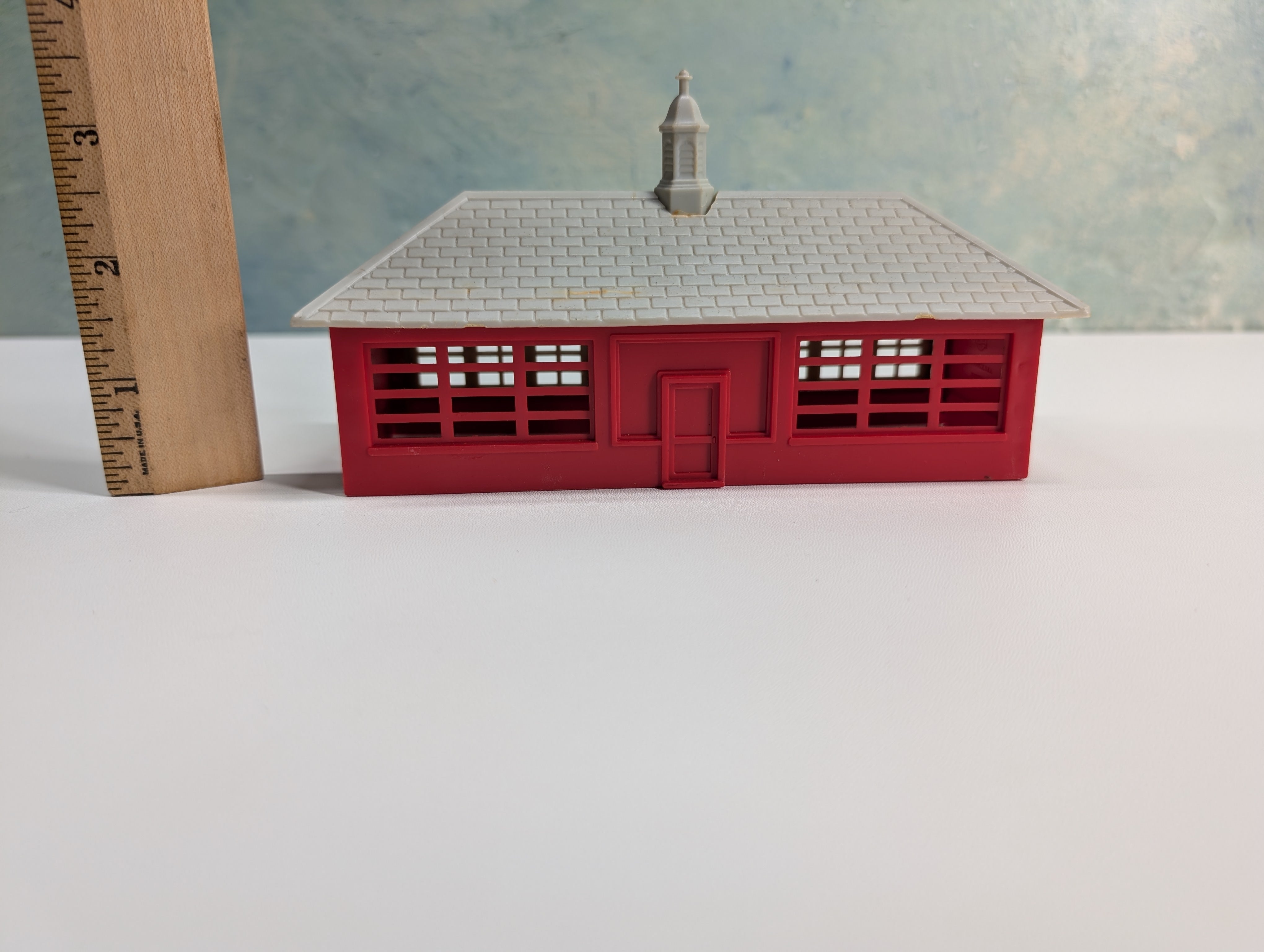 USED Bachmann Plasticville HO Scale Red School House