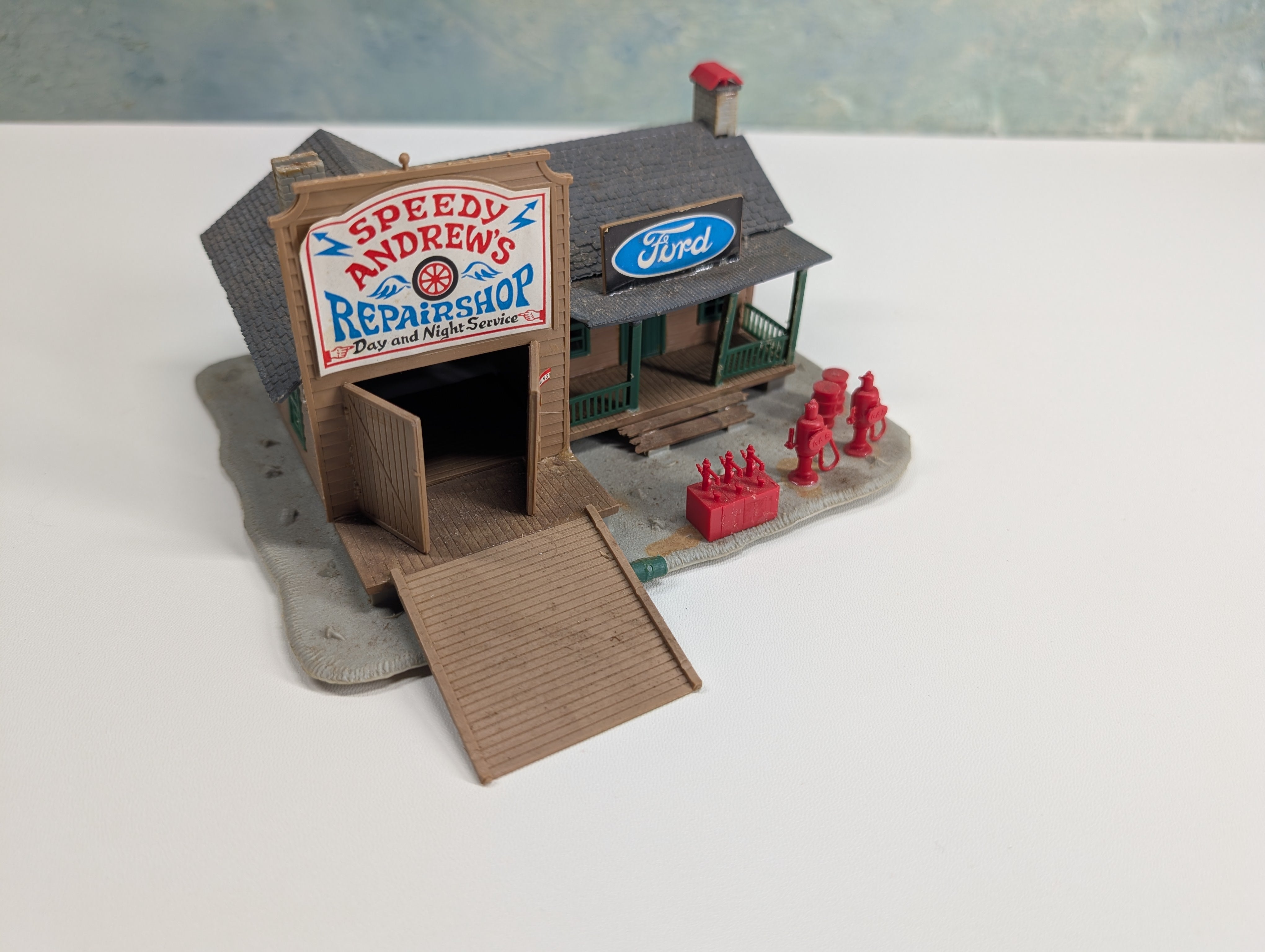 USED Pola HO Scale Speedy Andrew's Repair Shop, Ford
