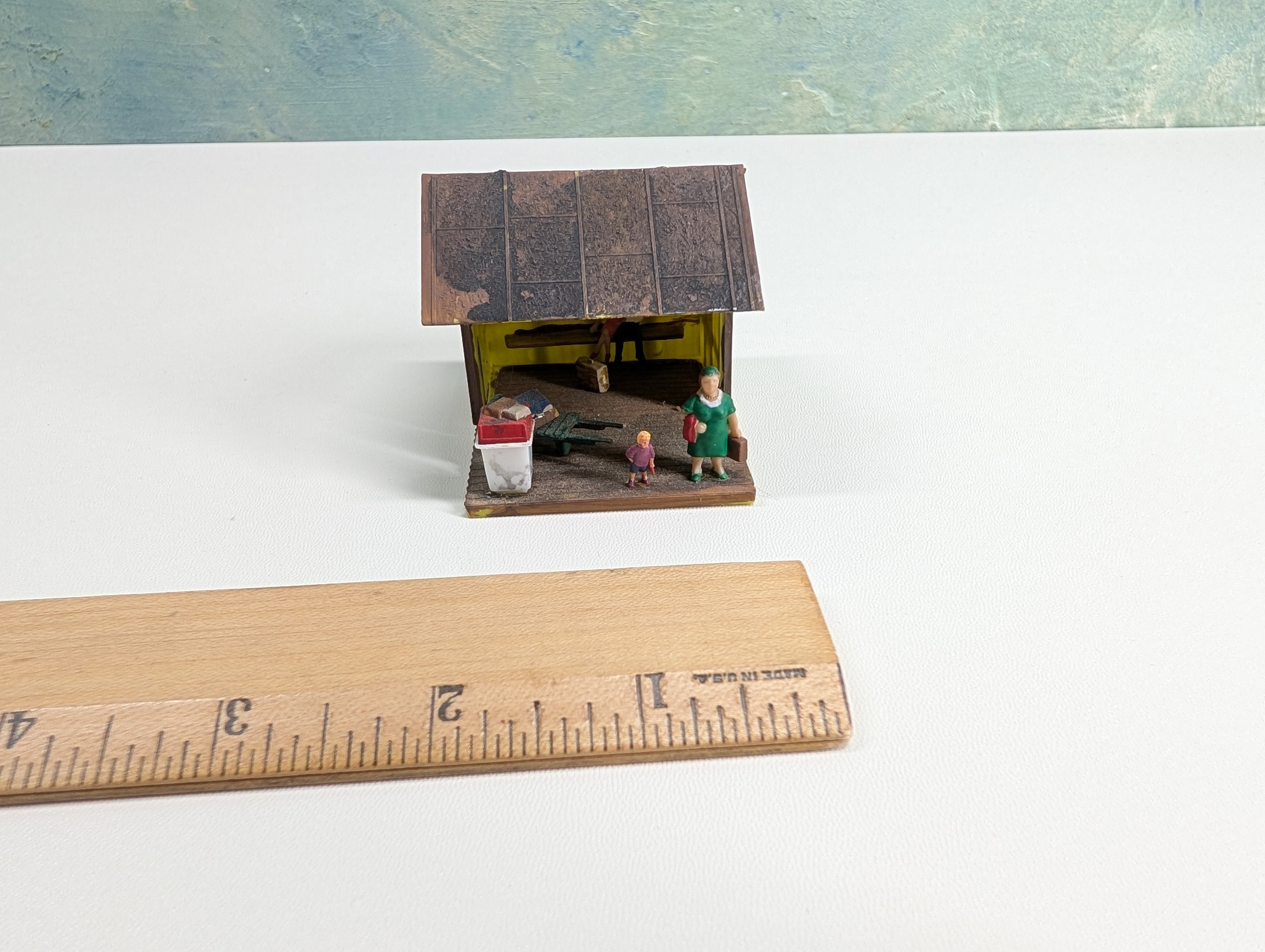 USED HO Scale Passenger Station Shelter