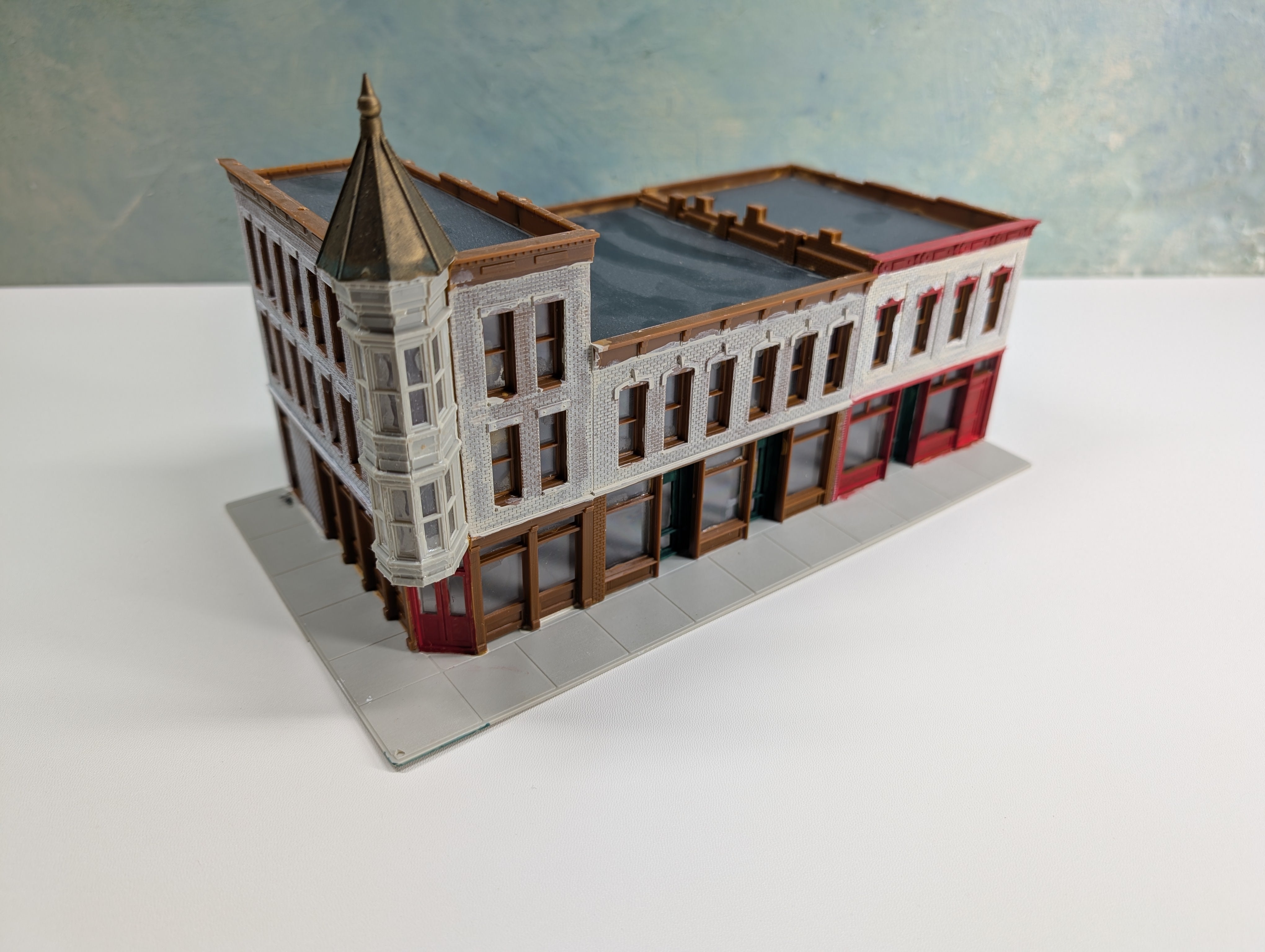 USED HO Scale Merchant's Row, Corner Store Row