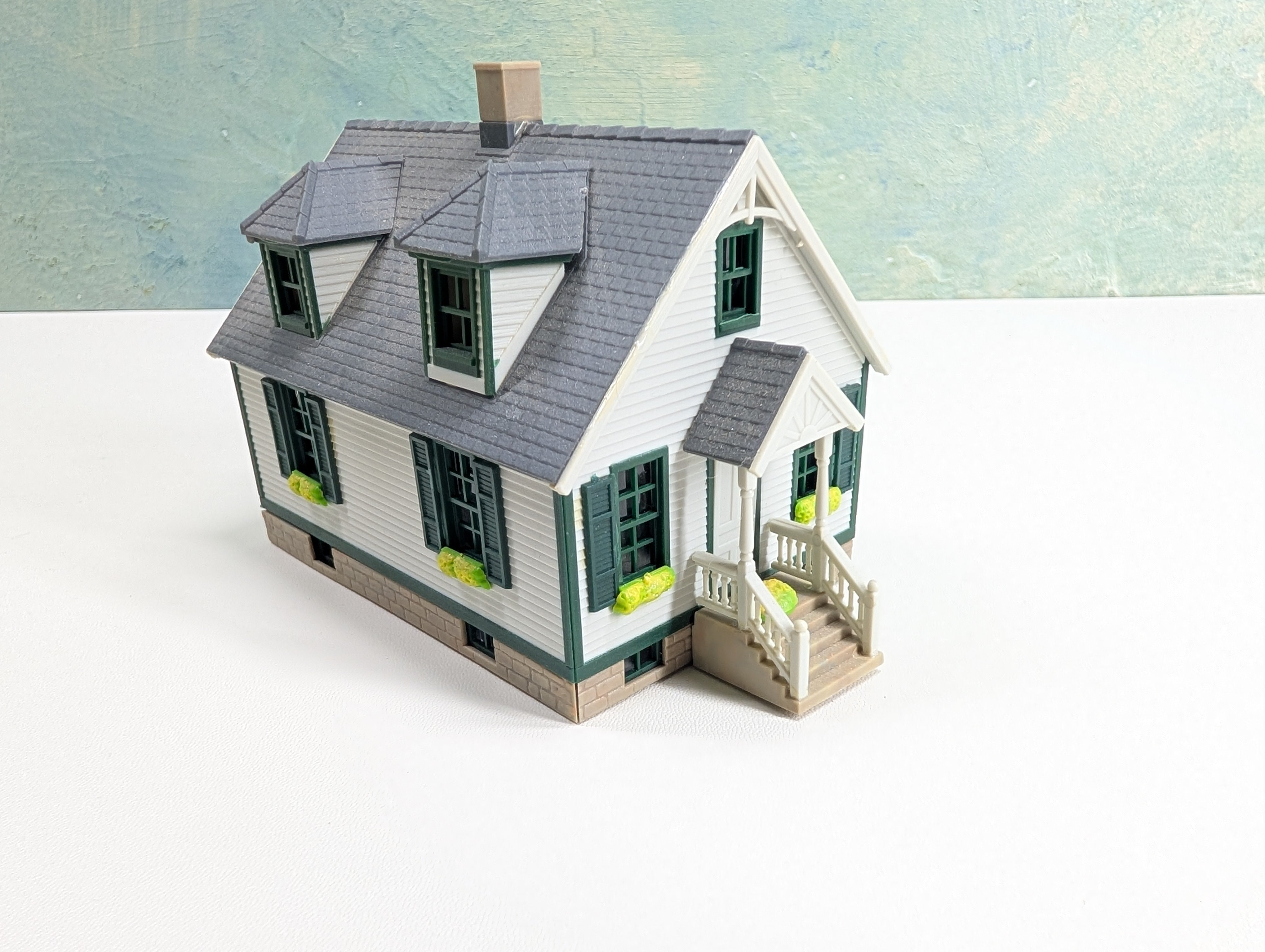 USED Kibri HO Scale Forest Cottage, White