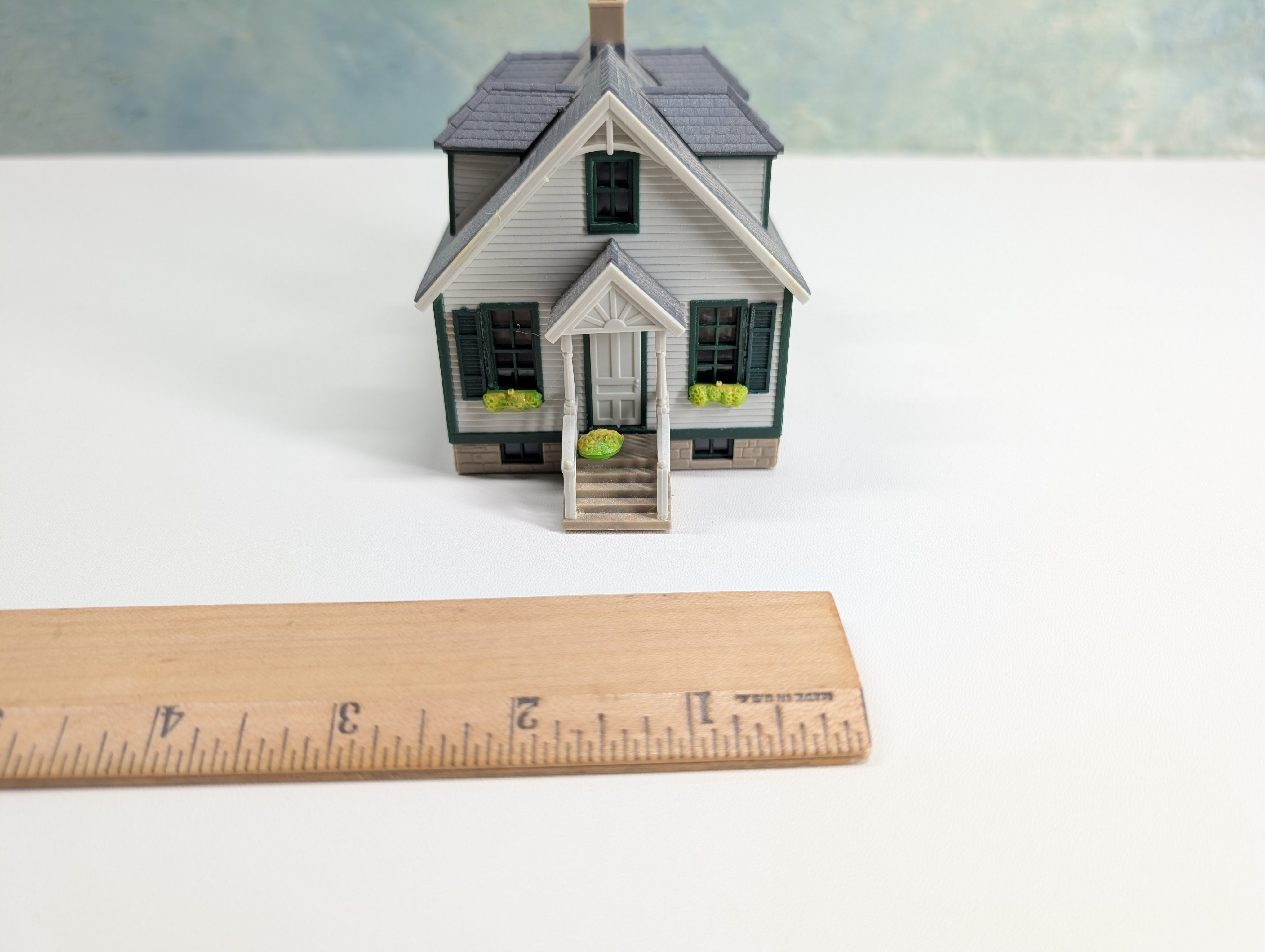 USED Kibri HO Scale Forest Cottage, White