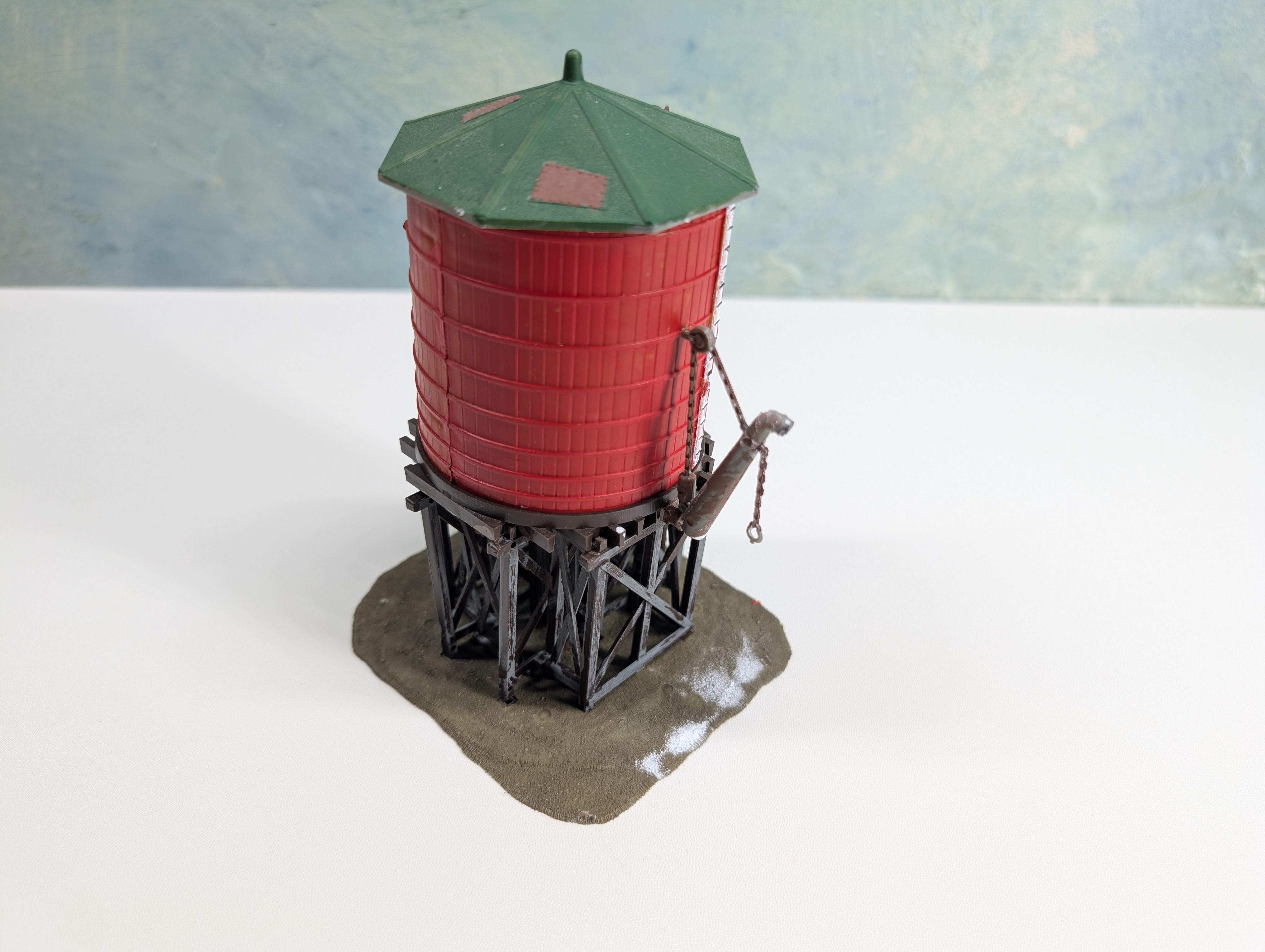 USED Tyco HO Scale Red Water Tower
