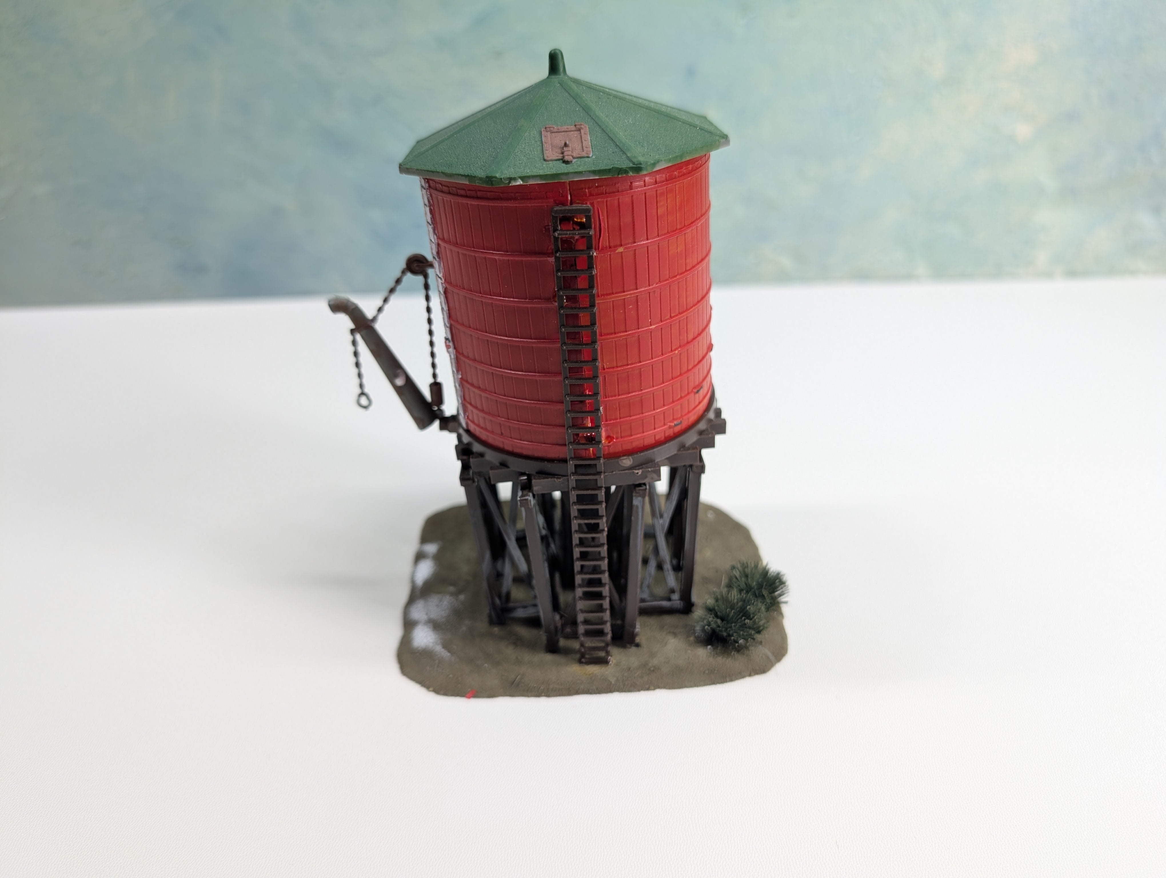 USED Tyco HO Scale Red Water Tower