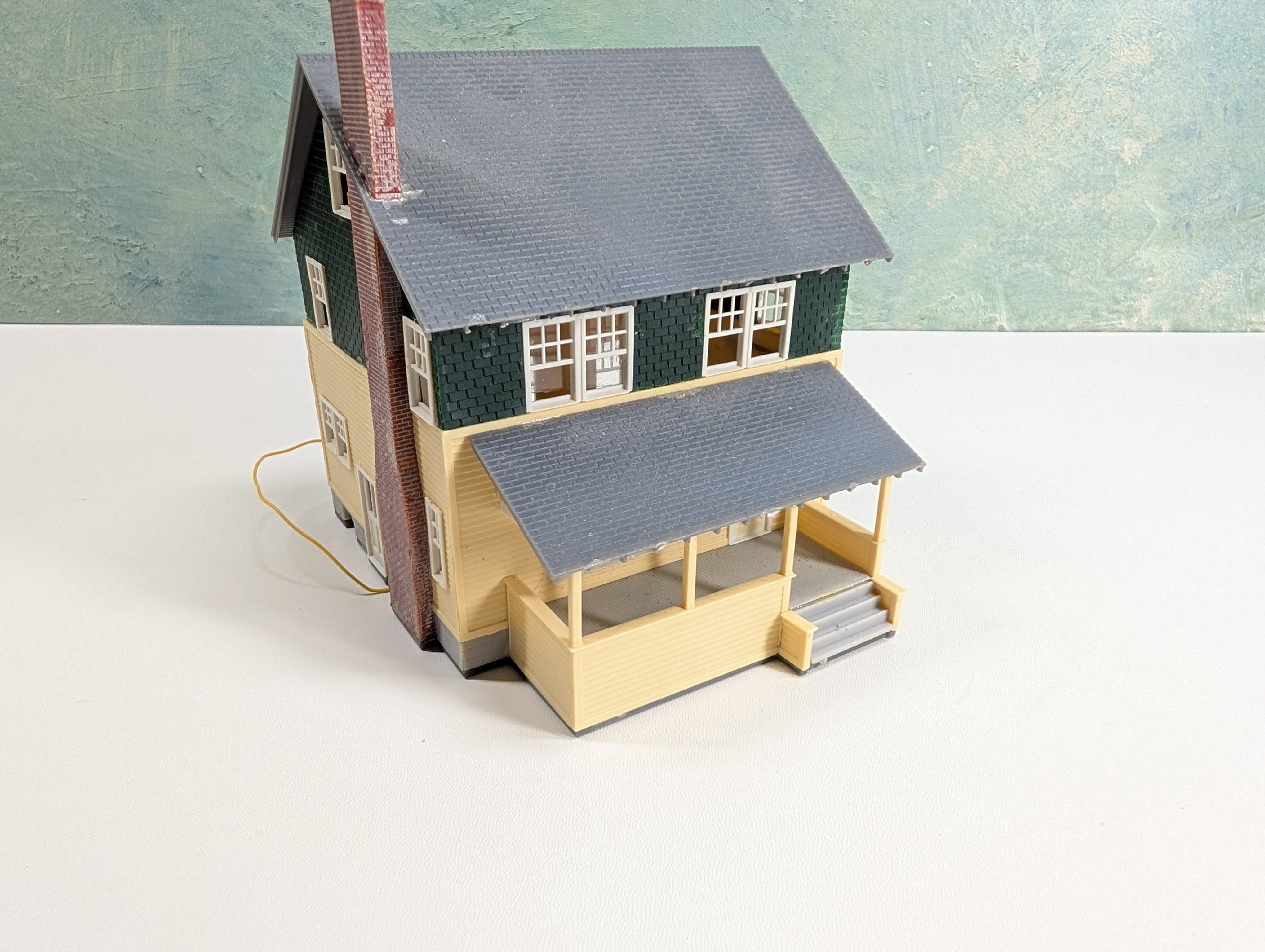 USED HO Scale Green and Yellow House