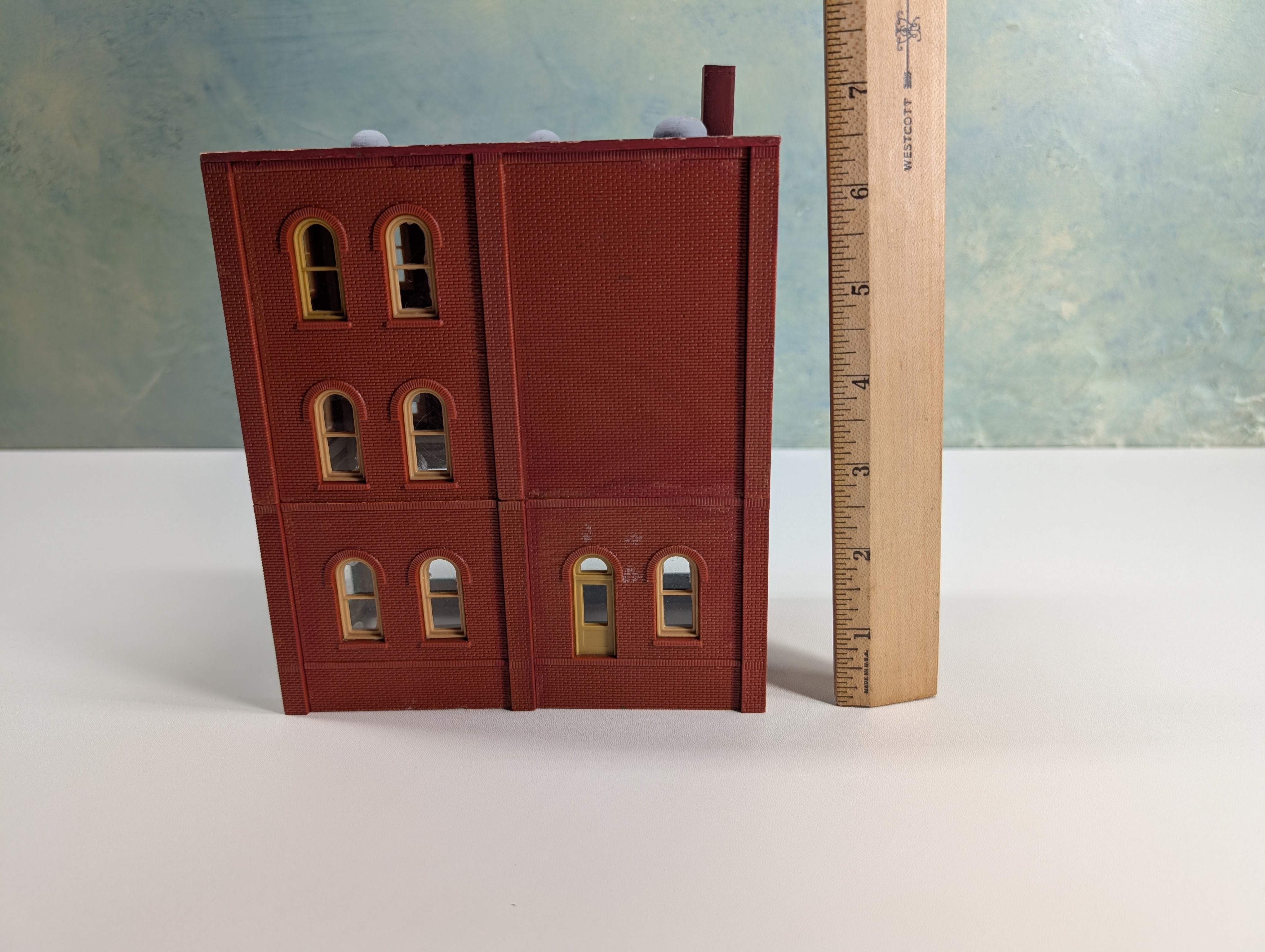 USED HO Scale Brick Corner Storefront