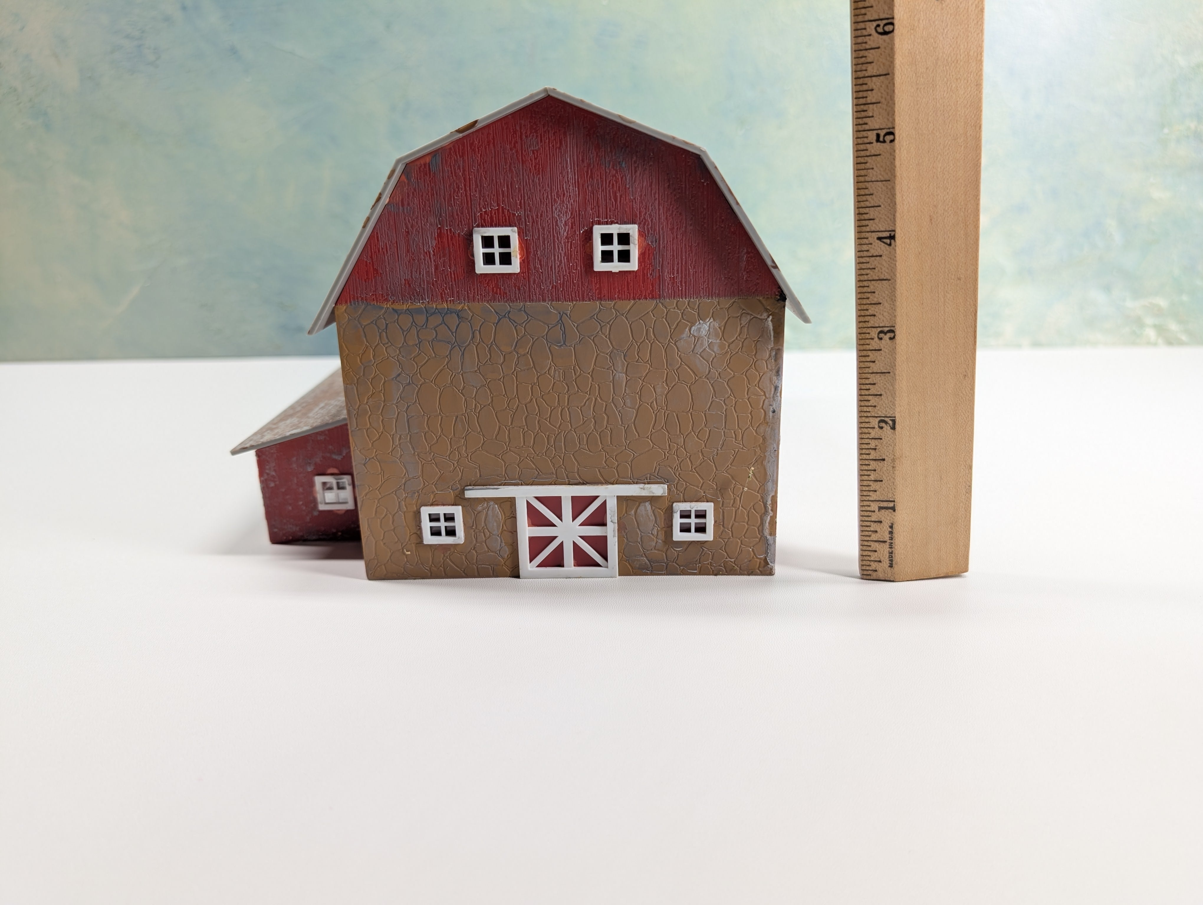 USED HO Scale Large Red Barn, Weathered