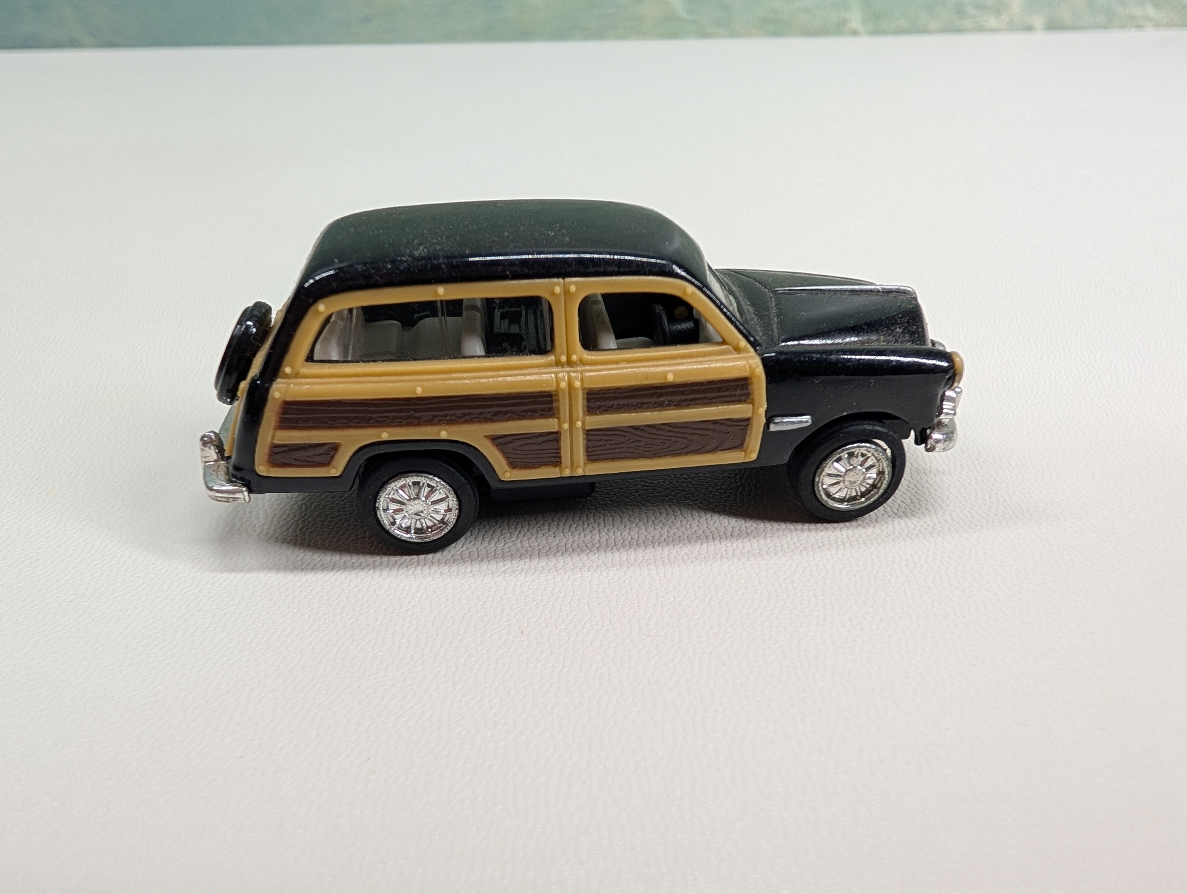 USED HO Scale 1949 Ford Woody Wagon Black