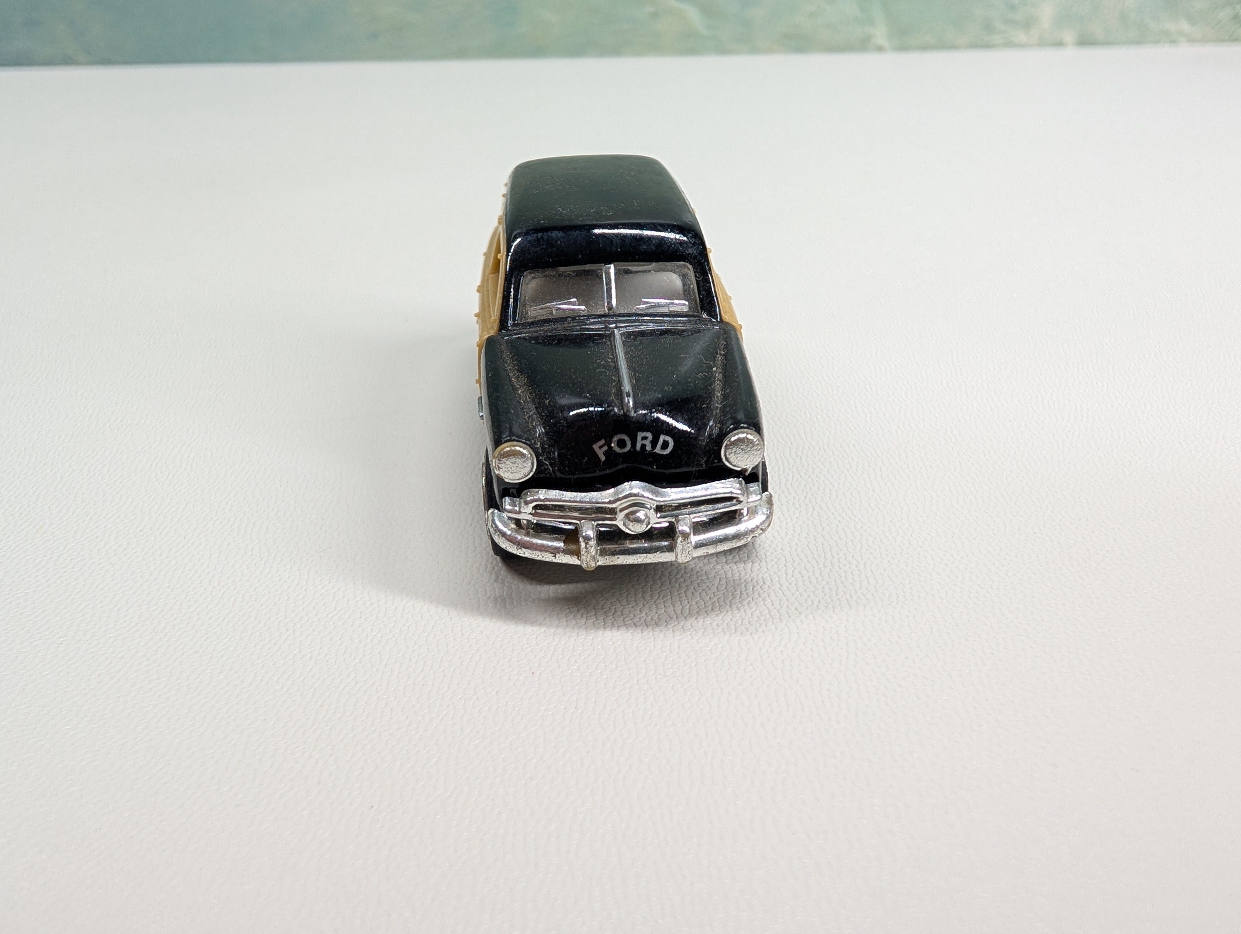 USED HO Scale 1949 Ford Woody Wagon Black