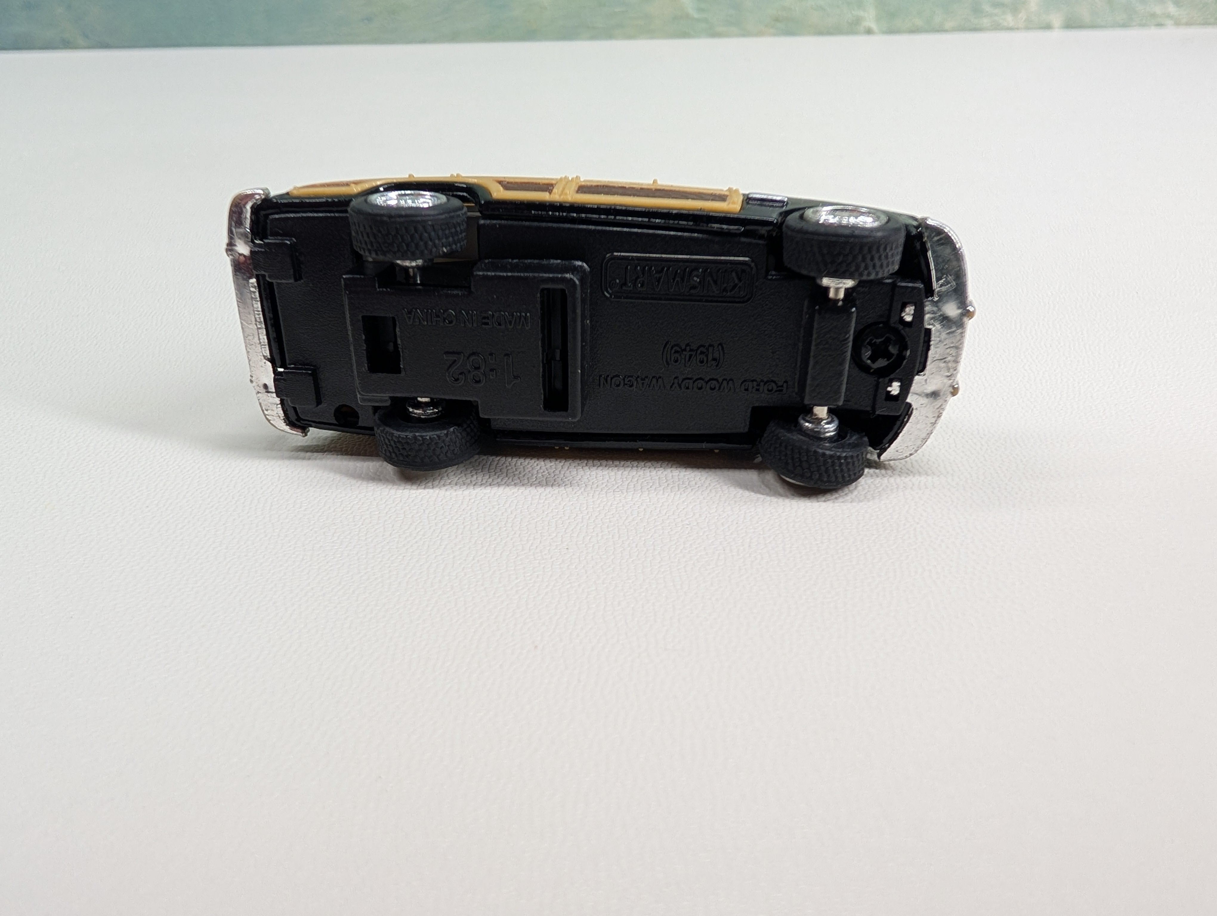 USED HO Scale 1949 Ford Woody Wagon Black