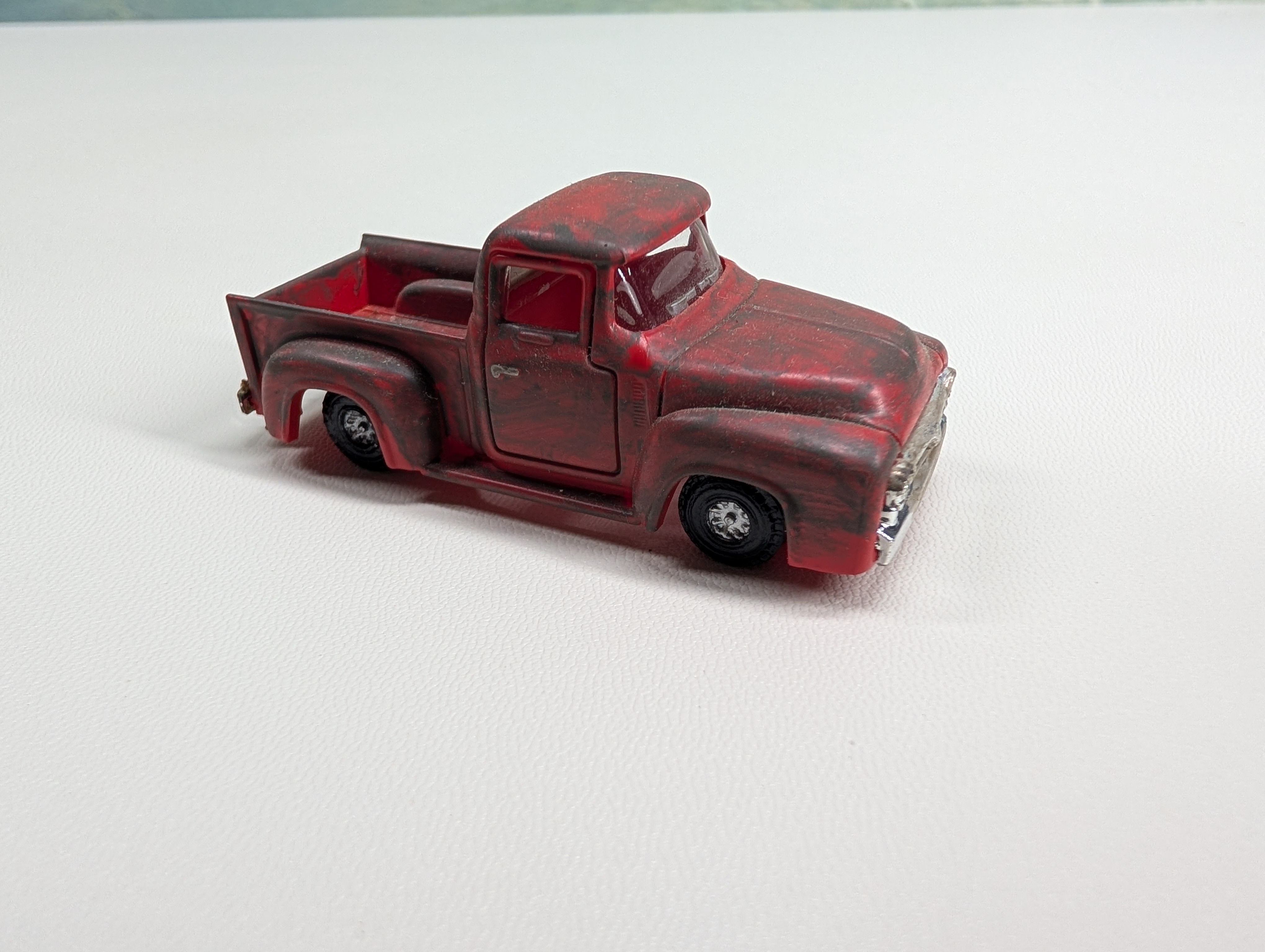 USED HO Scale Red Pick-Up Truck