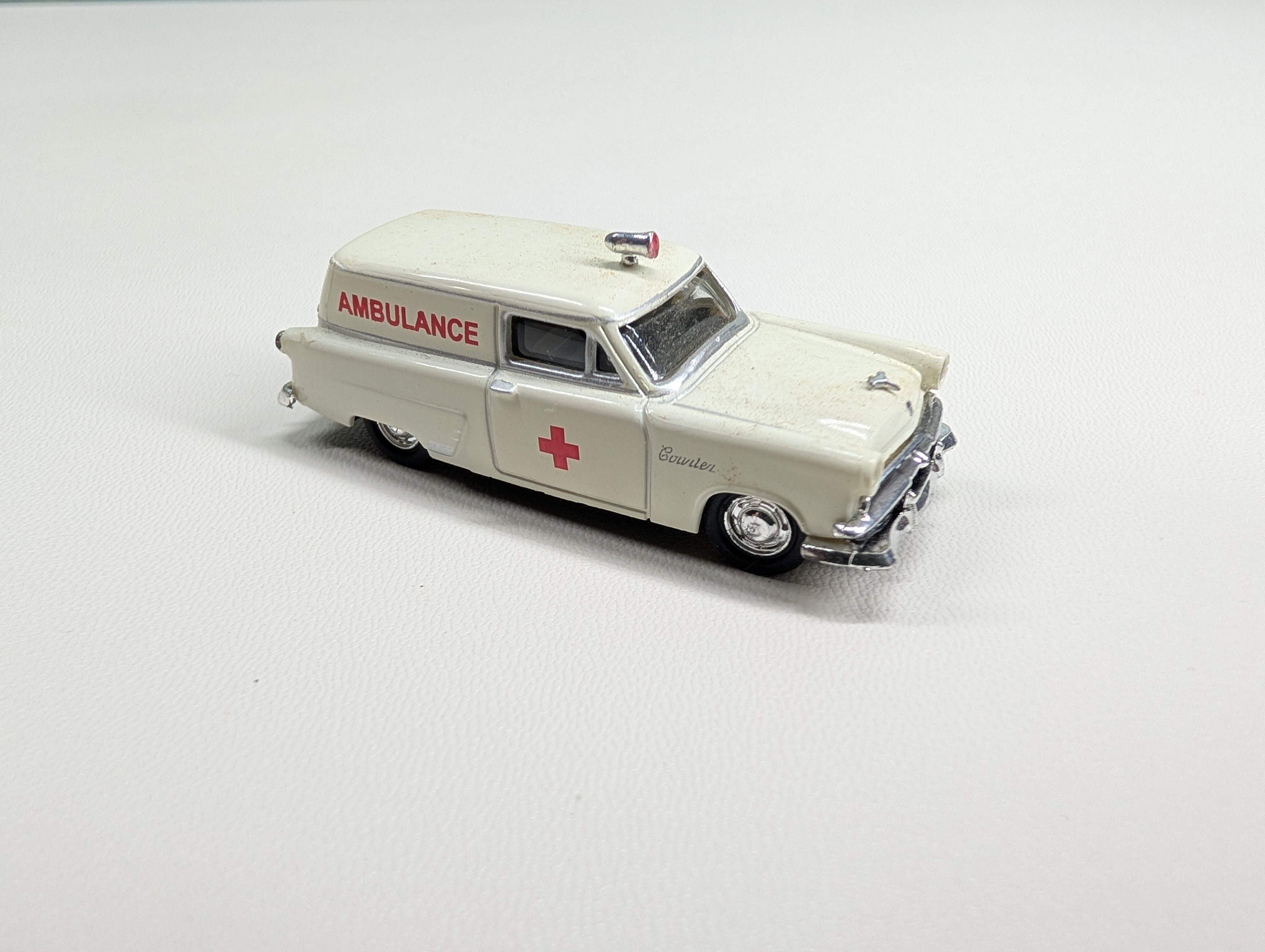 USED Classic Metal Works HO Scale 1953 Ford Courier Sedan Delivery Ambulance
