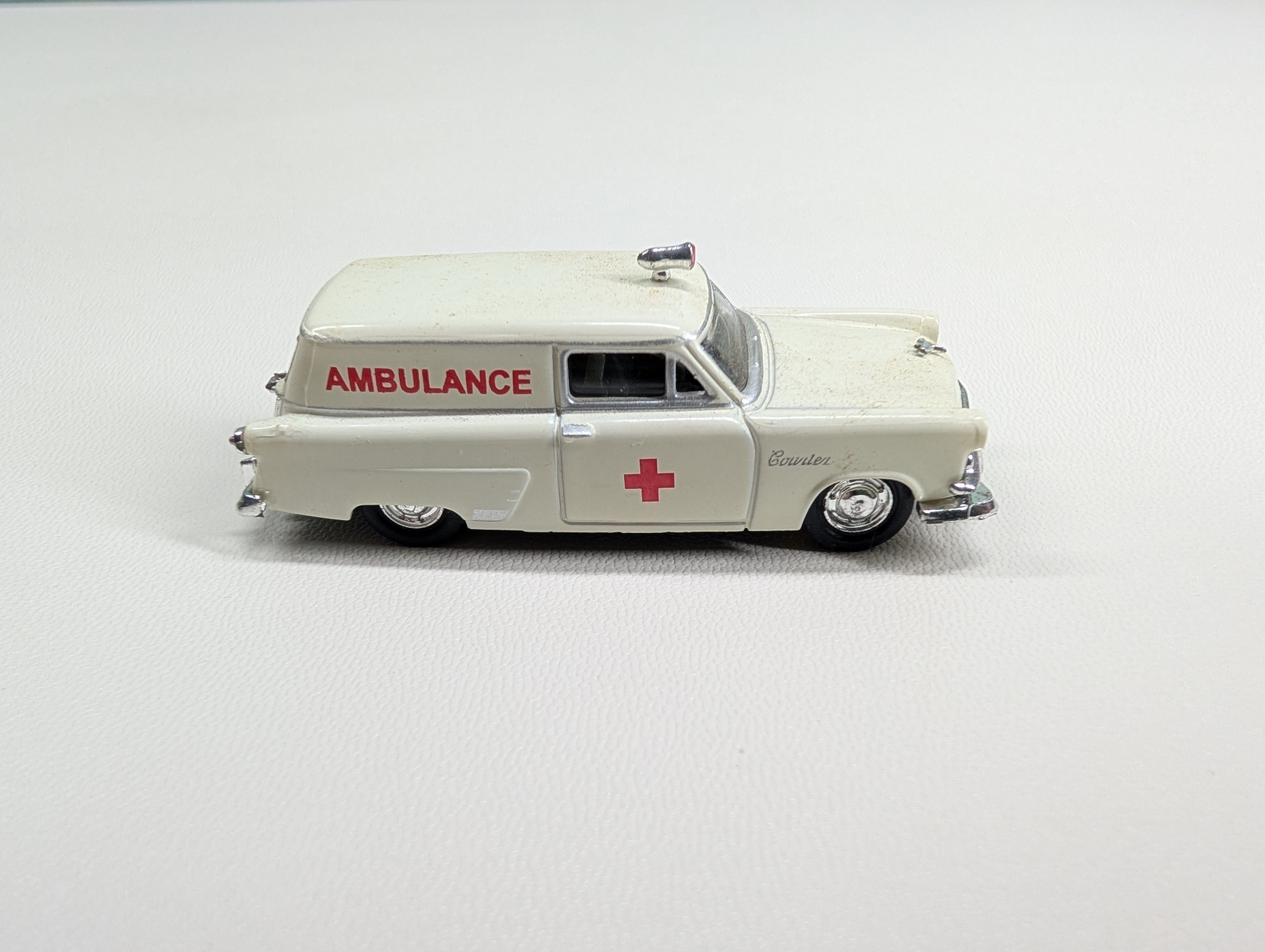 USED Classic Metal Works HO Scale 1953 Ford Courier Sedan Delivery Ambulance
