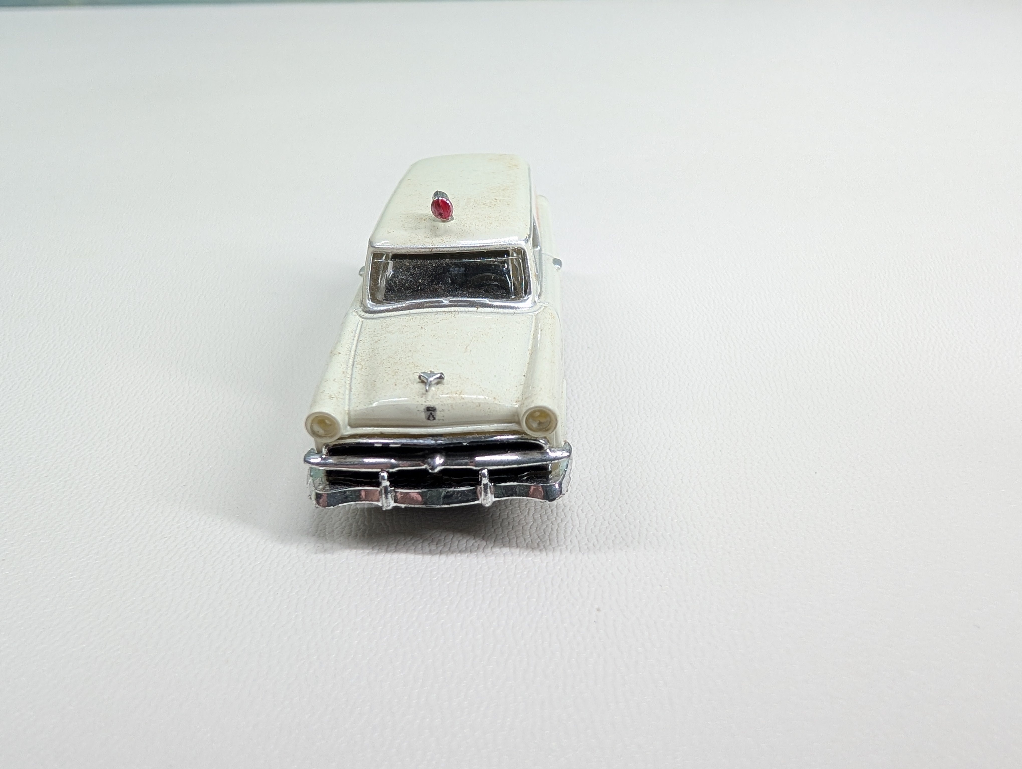 USED Classic Metal Works HO Scale 1953 Ford Courier Sedan Delivery Ambulance