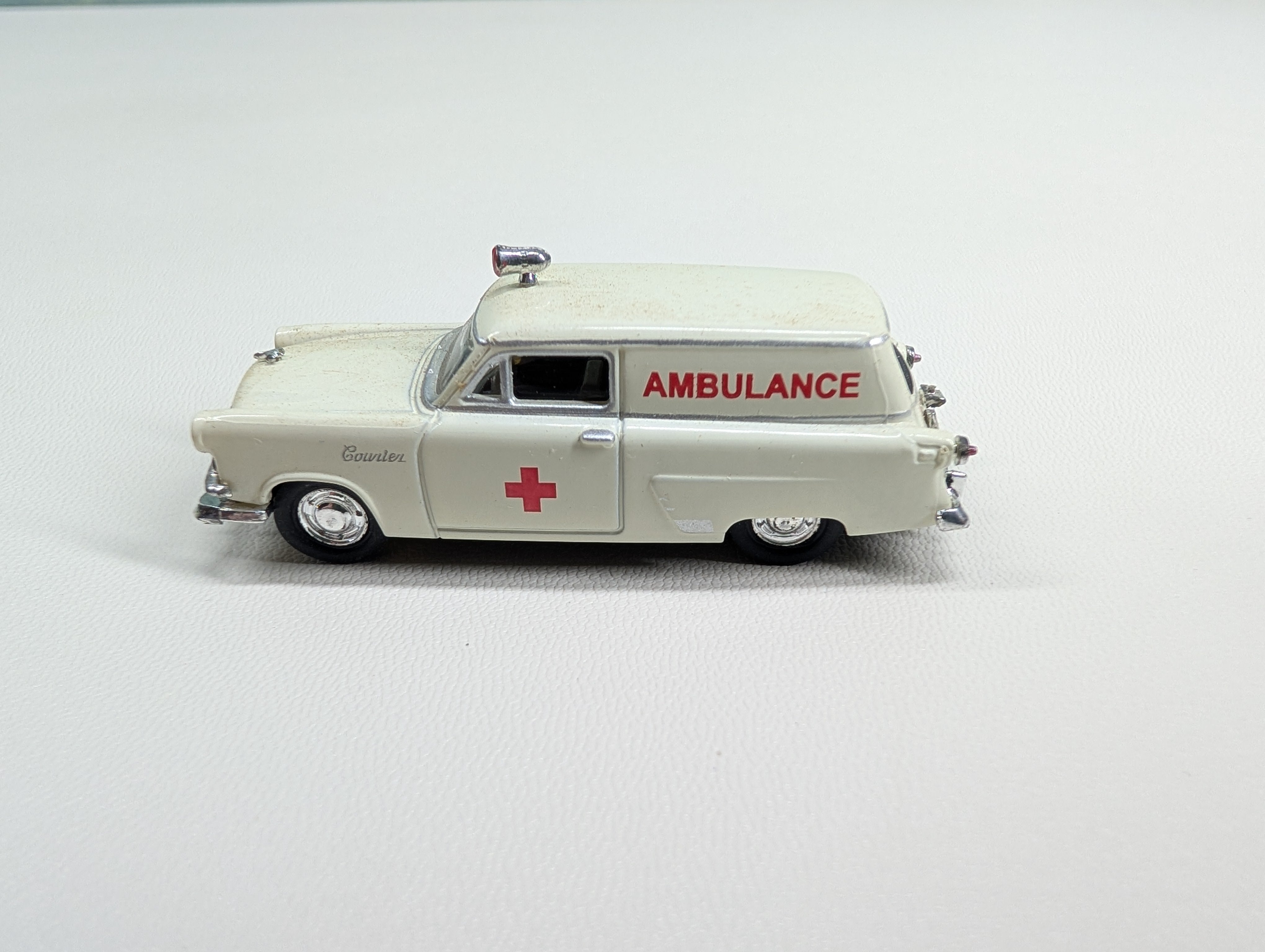 USED Classic Metal Works HO Scale 1953 Ford Courier Sedan Delivery Ambulance
