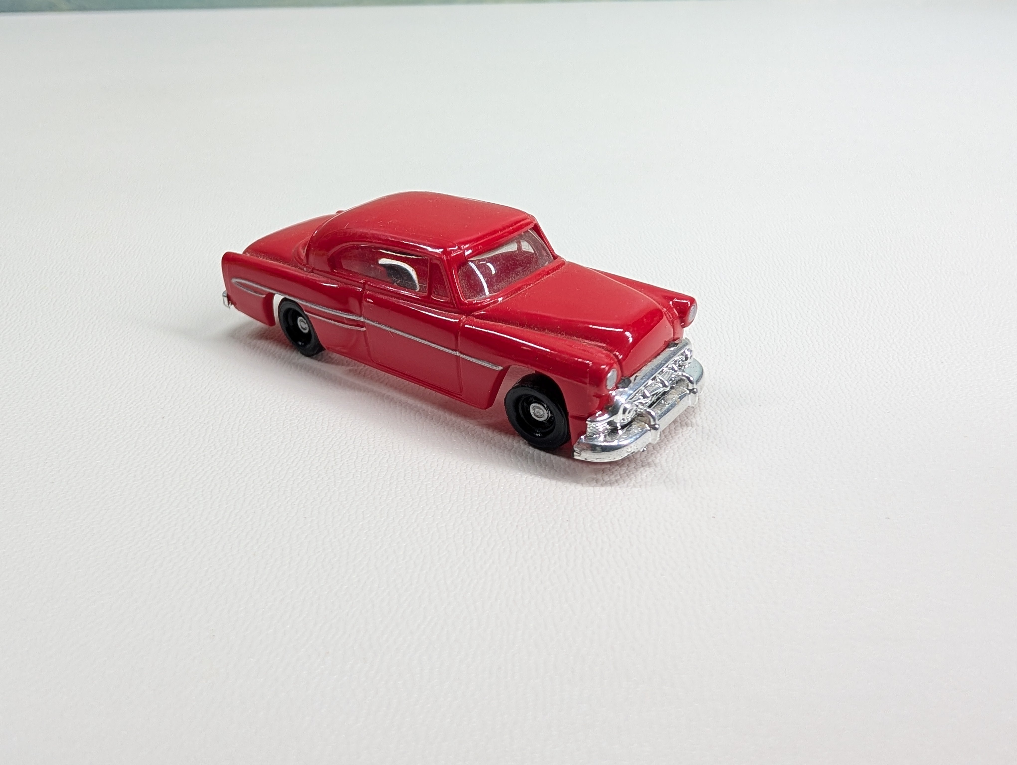 USED HO Scale 2 Door Red Car
