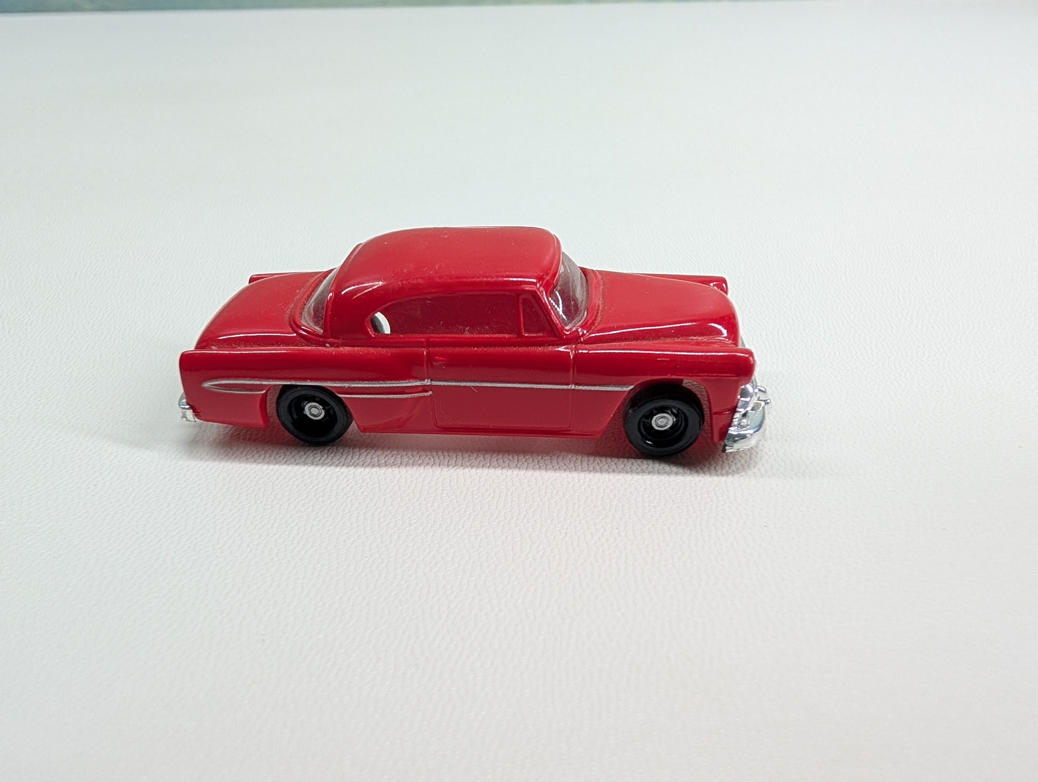 USED HO Scale 2 Door Red Car