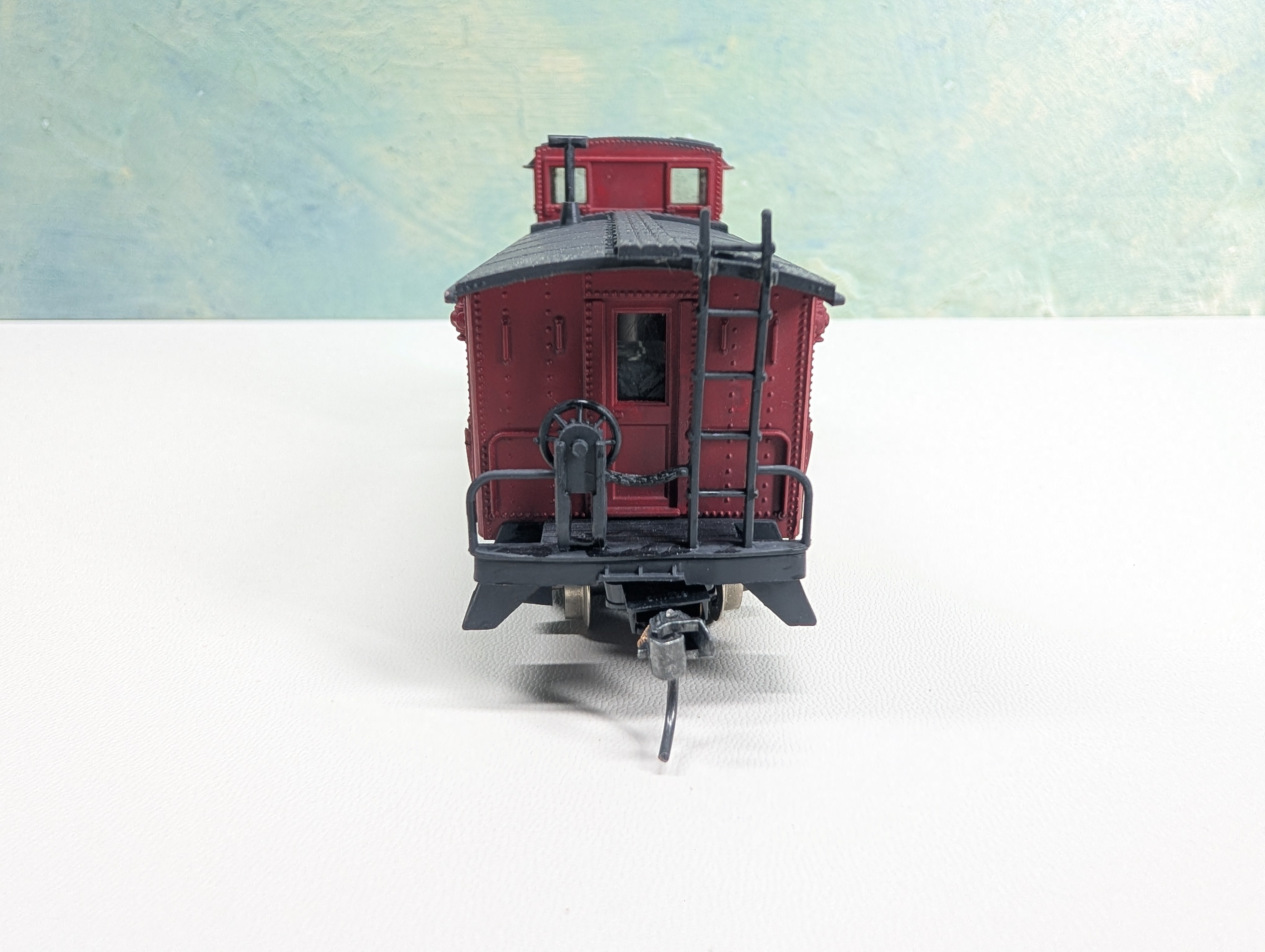 USED Rivarossi HO Scale Caboose Norfolk & Western N&W #530303 Metal Wheels