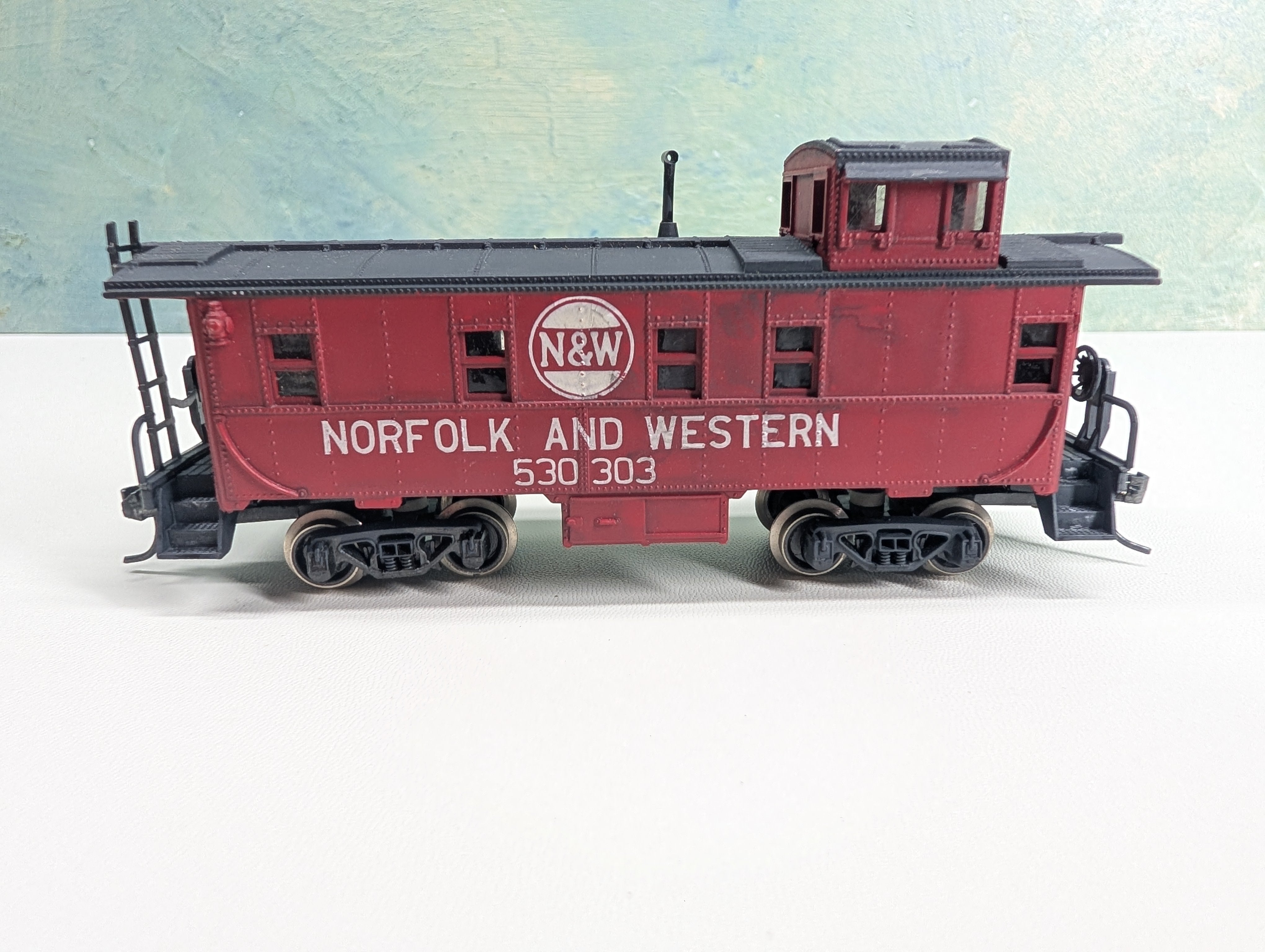 USED Rivarossi HO Scale Caboose Norfolk & Western N&W #530303 Metal Wheels
