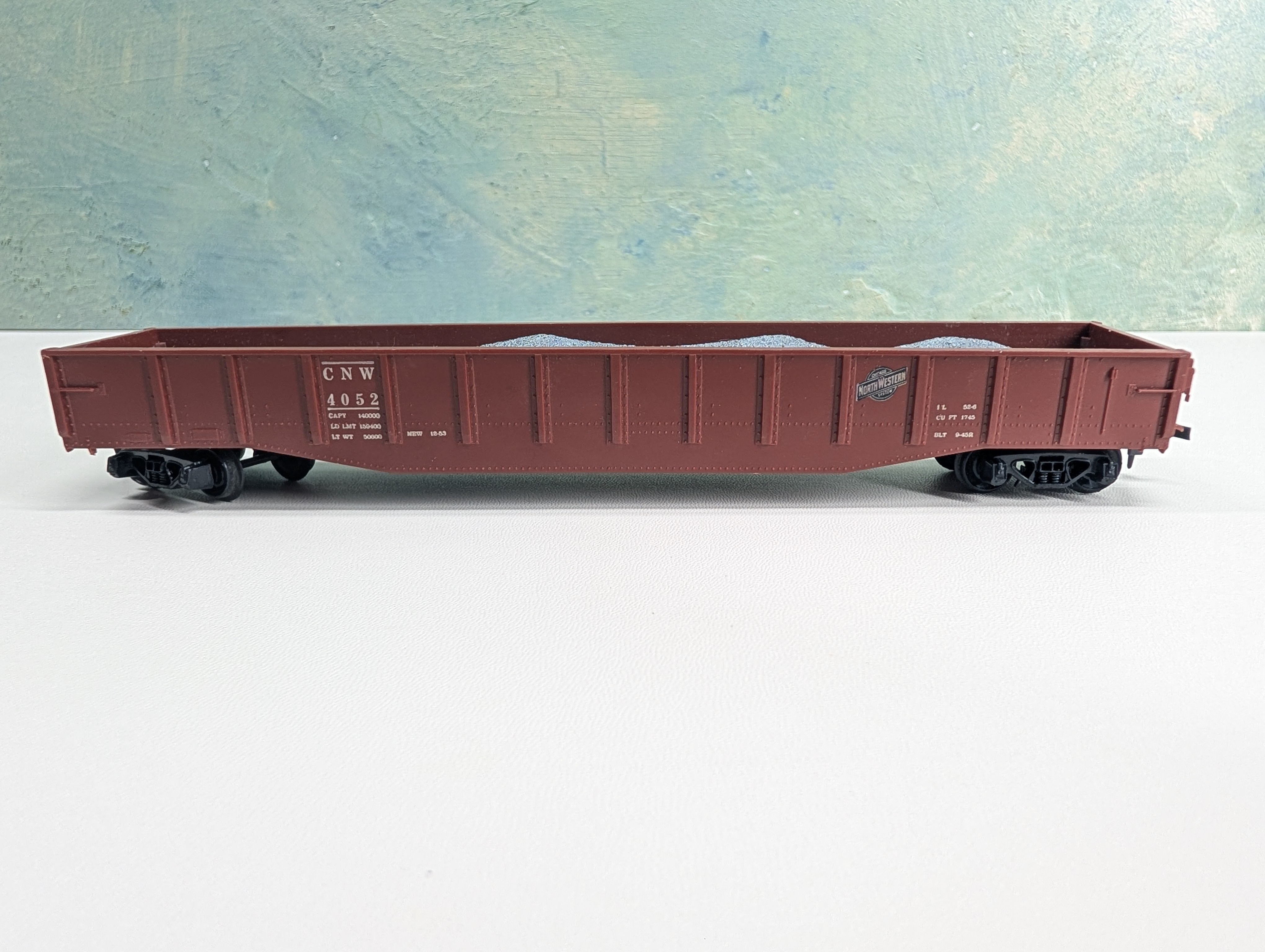 USED REVELL HO Scale 54' Gondola w/ Rock Load Chicago & North Western CNW #4052