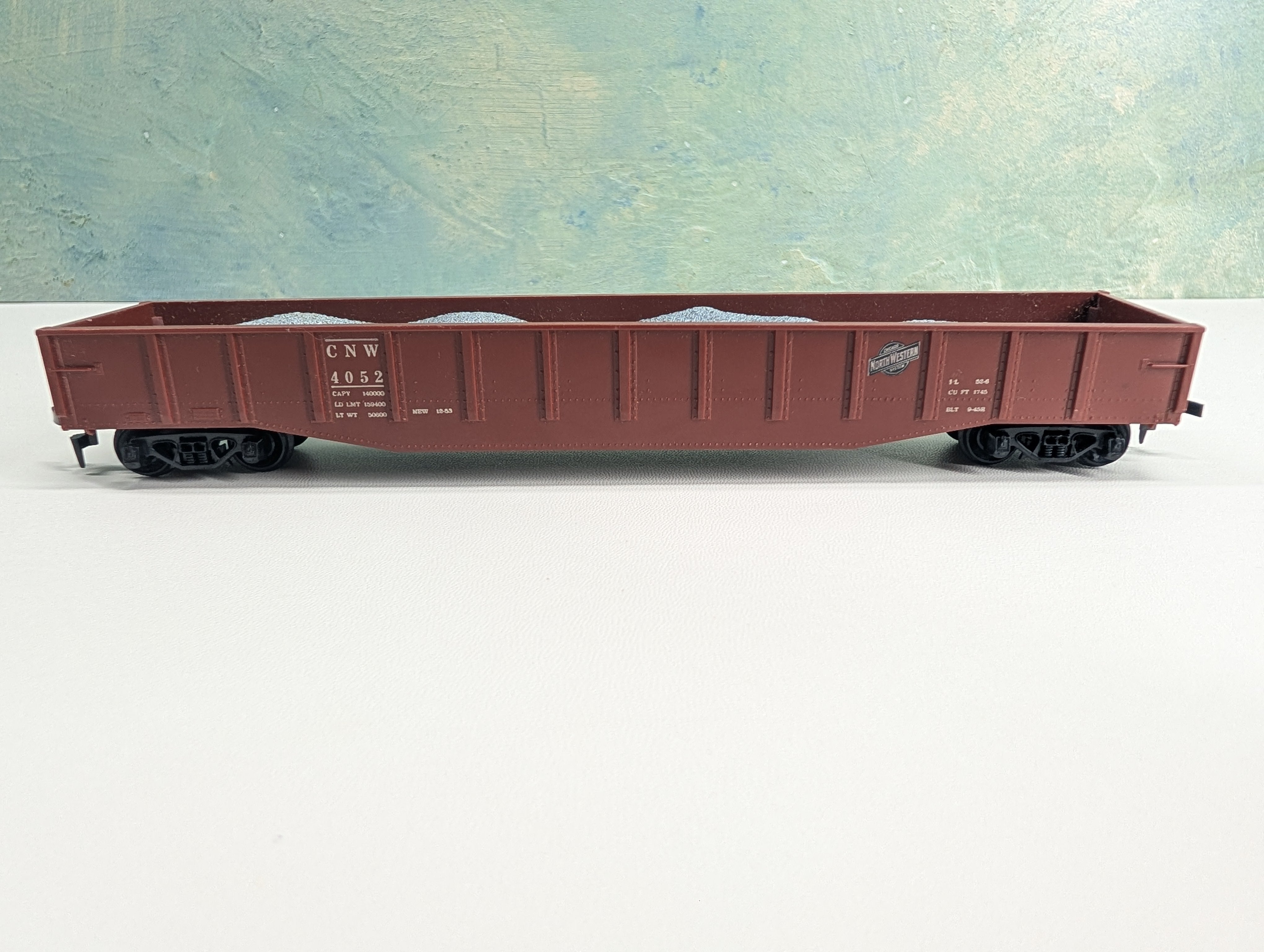 USED REVELL HO Scale 54' Gondola w/ Rock Load Chicago & North Western CNW #4052