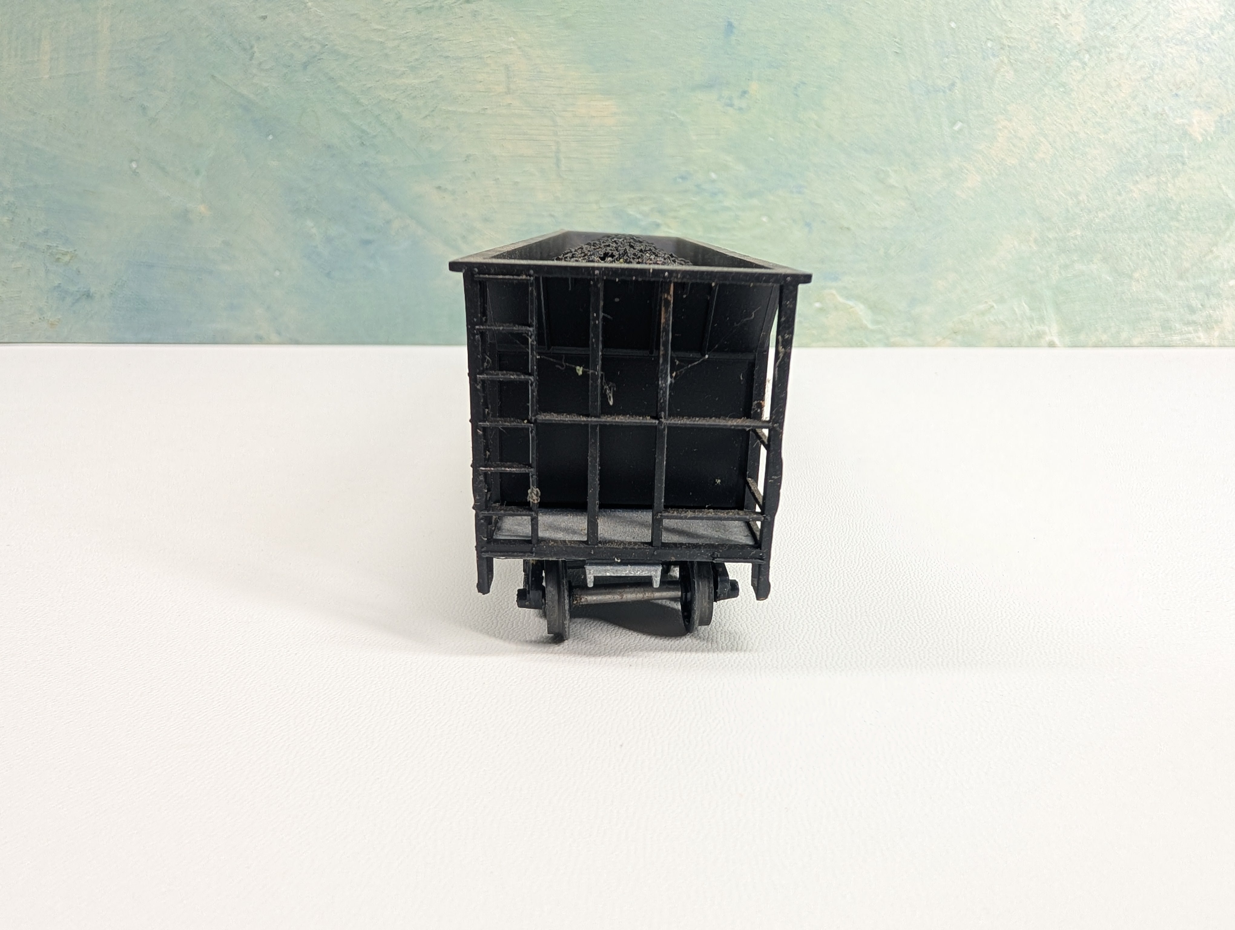 USED Roundhouse HO Scale 5 Bay Rapid Discharge Hopper w/ Coal Load Seaboard System SBD #684443