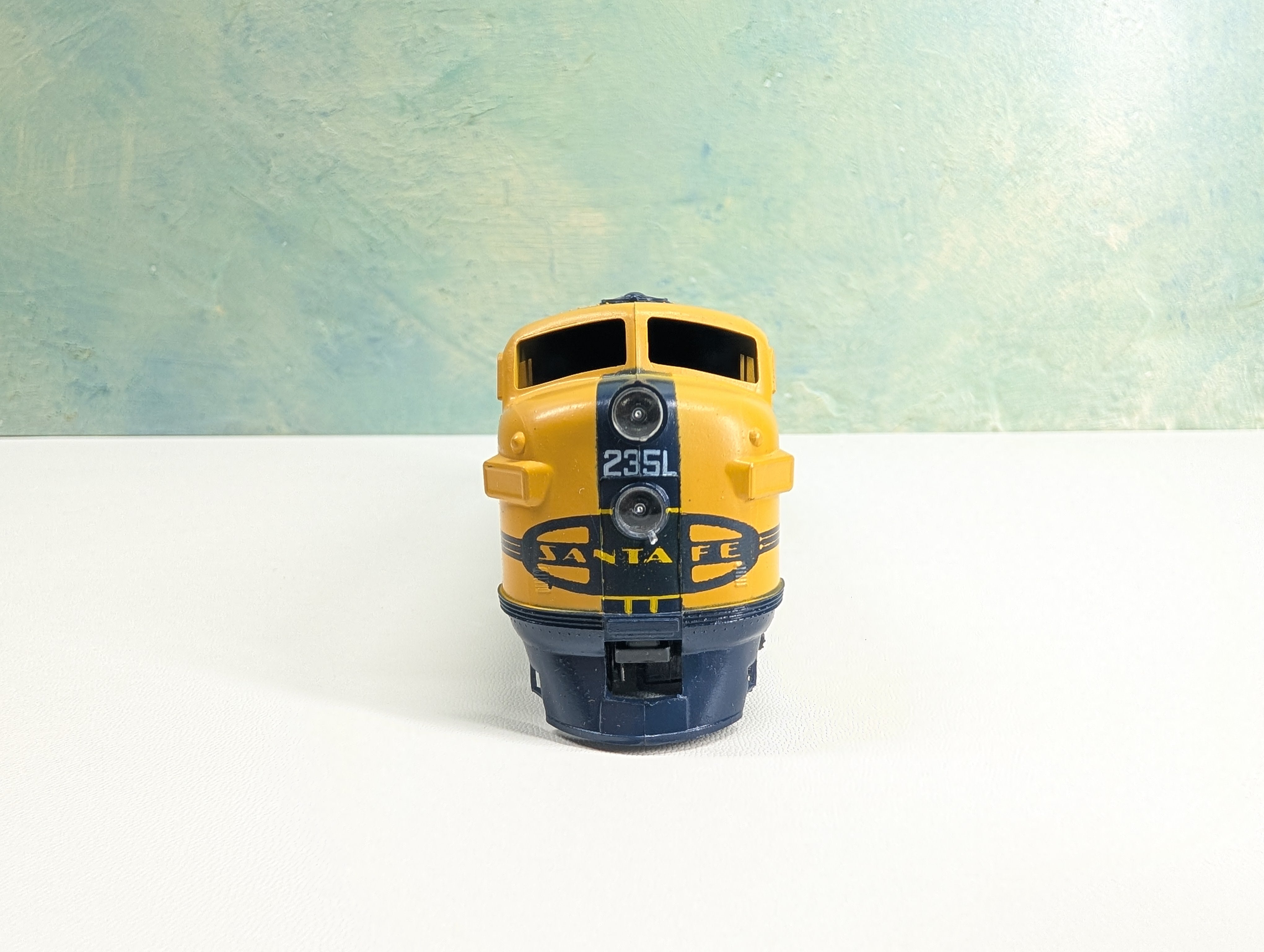 USED Athearn 3003 HO Scale Unpowered F7A Diesel Locomotive Santa Fe ATSF
