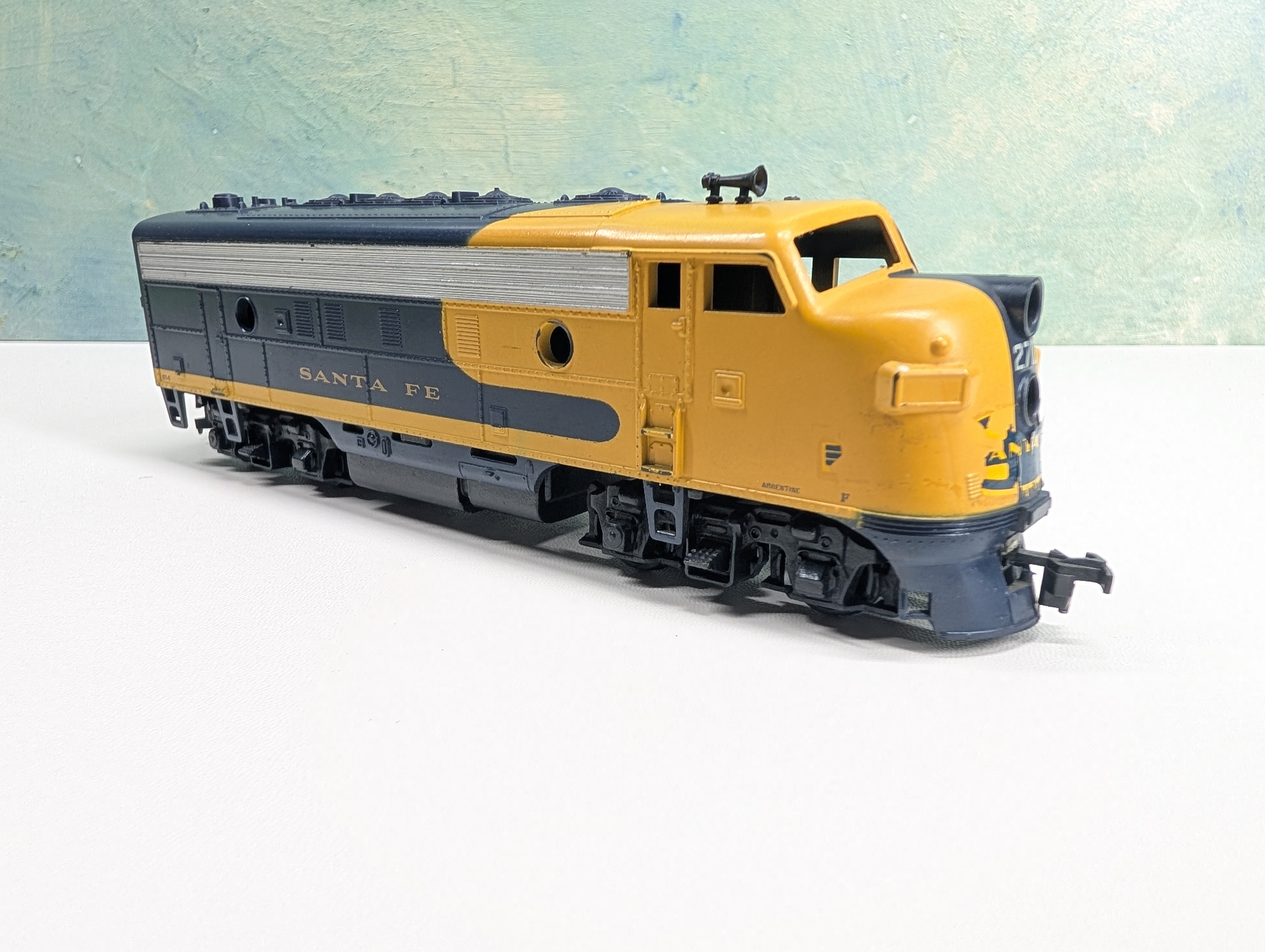 USED Athearn HO Scale Unpowered F7A Diesel Locomotive Santa Fe ATSF