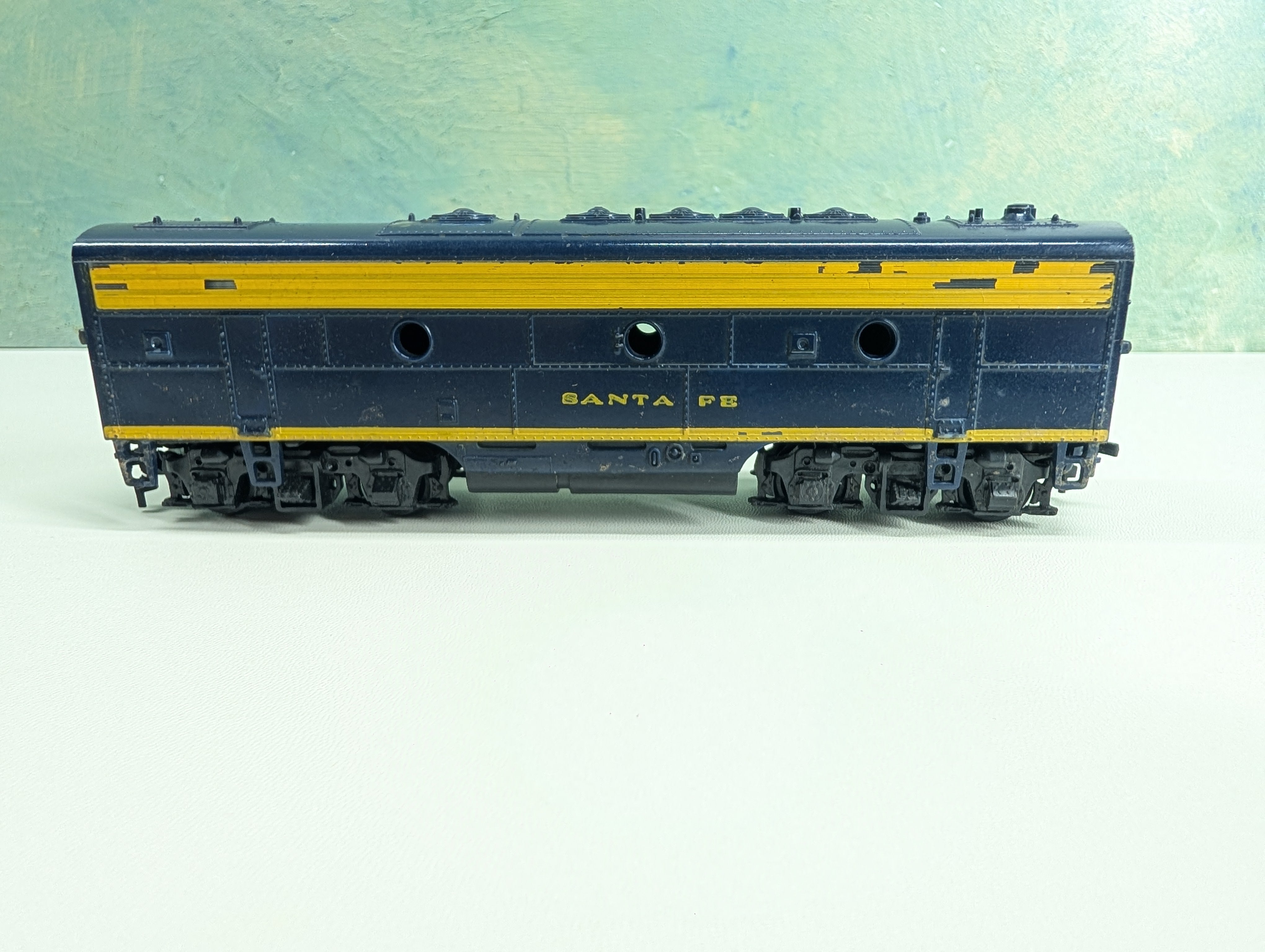 USED Athearn HO Scale Unpowered F7B Diesel Locomotive Santa Fe ATSF