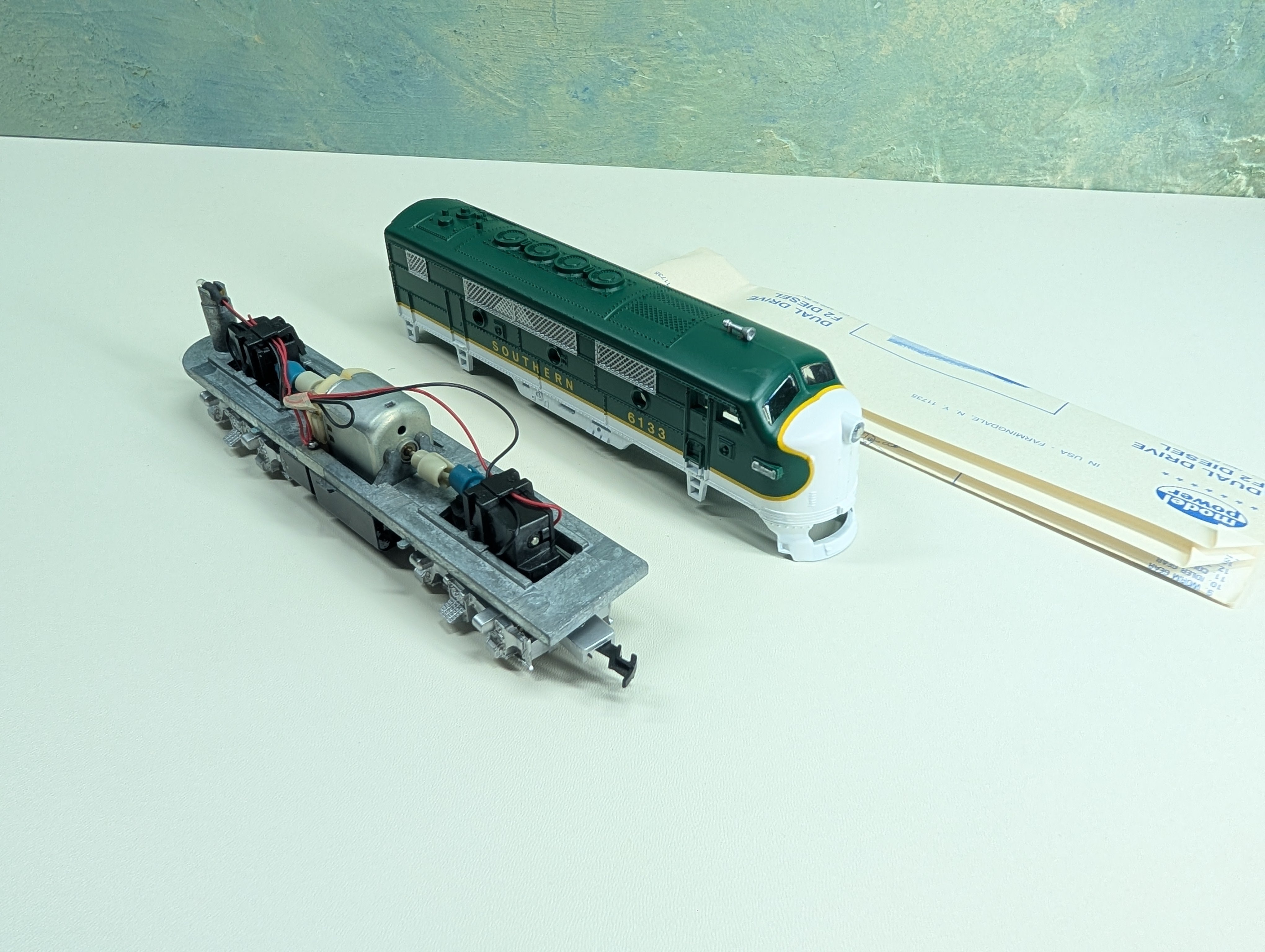 USED Model Power HO Scale F2 Diesel Locomotive Southern #6133 Parts/Repairs DC