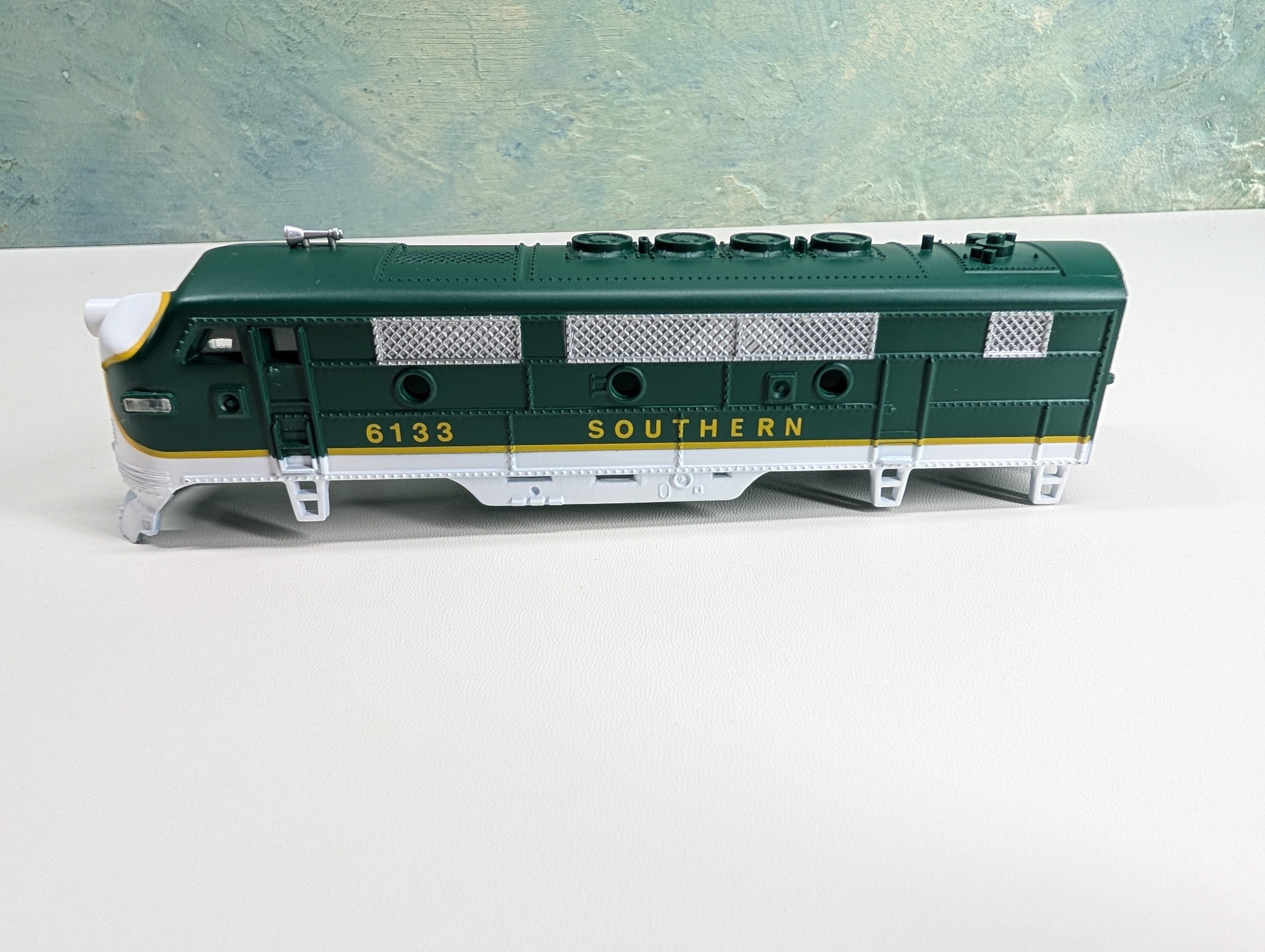 USED Model Power HO Scale F2 Diesel Locomotive Southern #6133 Parts/Repairs DC