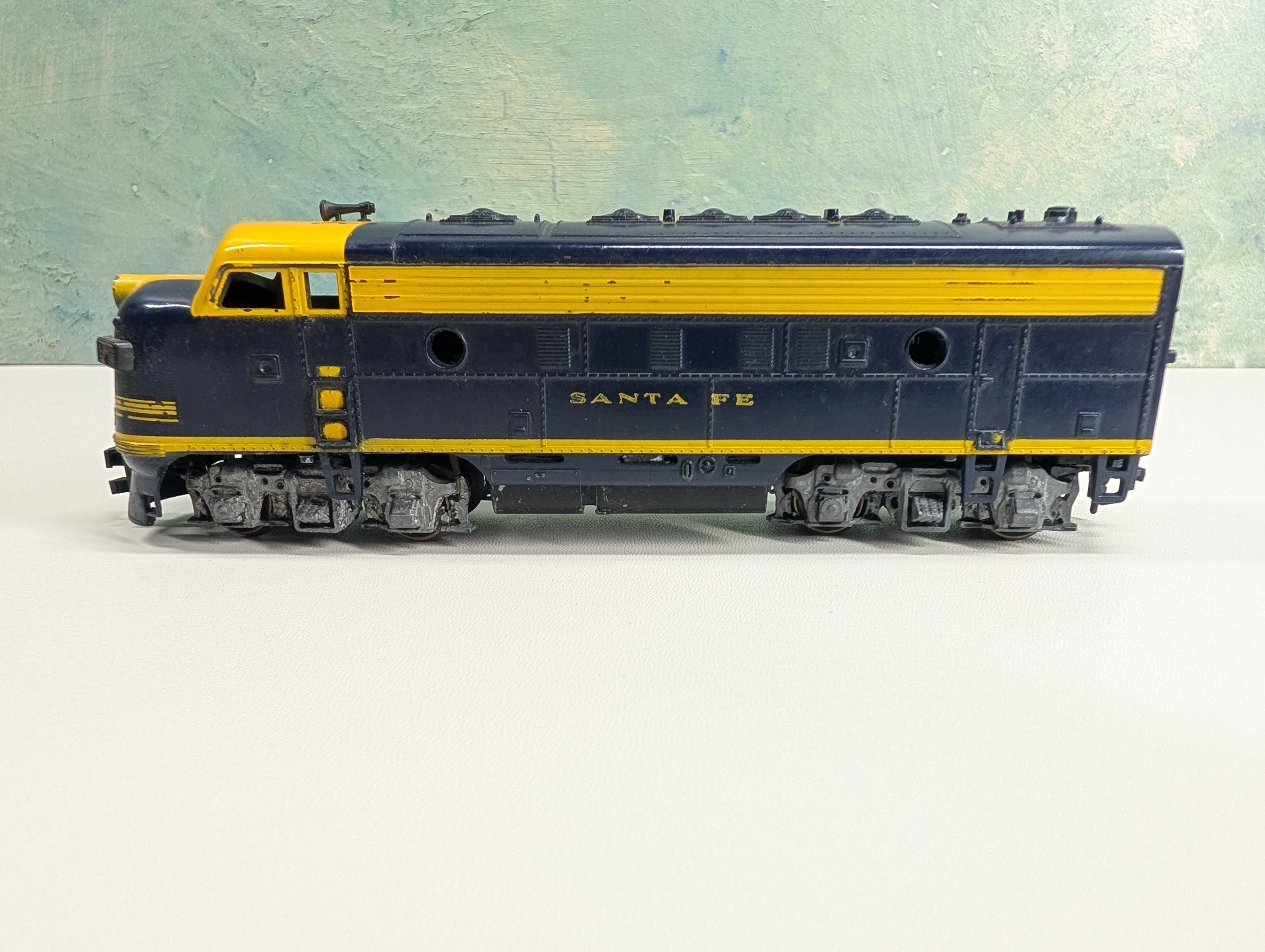 USED Athearn HO Scale Rubber Band Driver Diesel Locomotive Santa Fe ATSF Parts/Repairs DC
