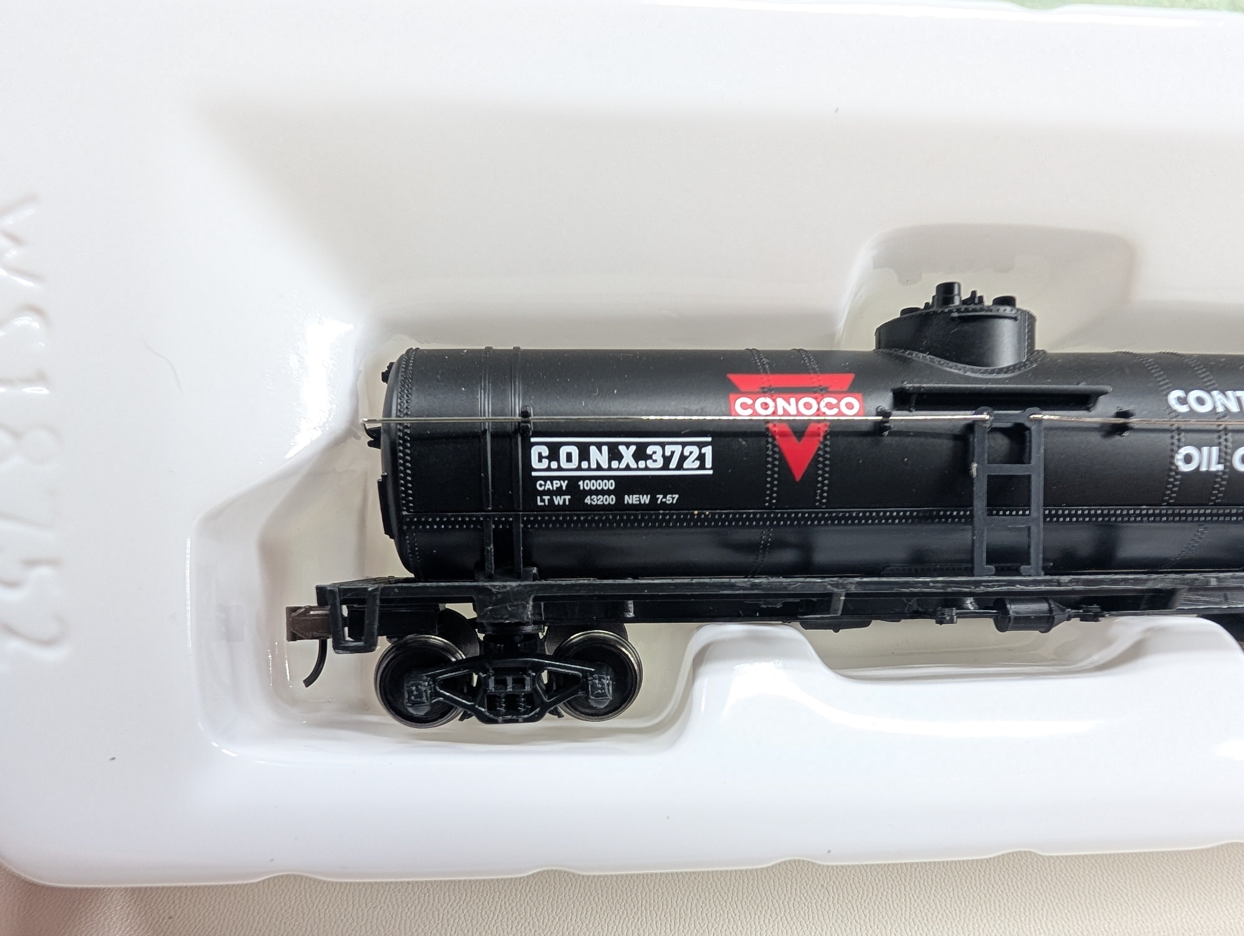 USED Walthers Trainline 931-1614 HO Scale Single Dome Tank Car Conoco CONX #3721 Metal Wheels