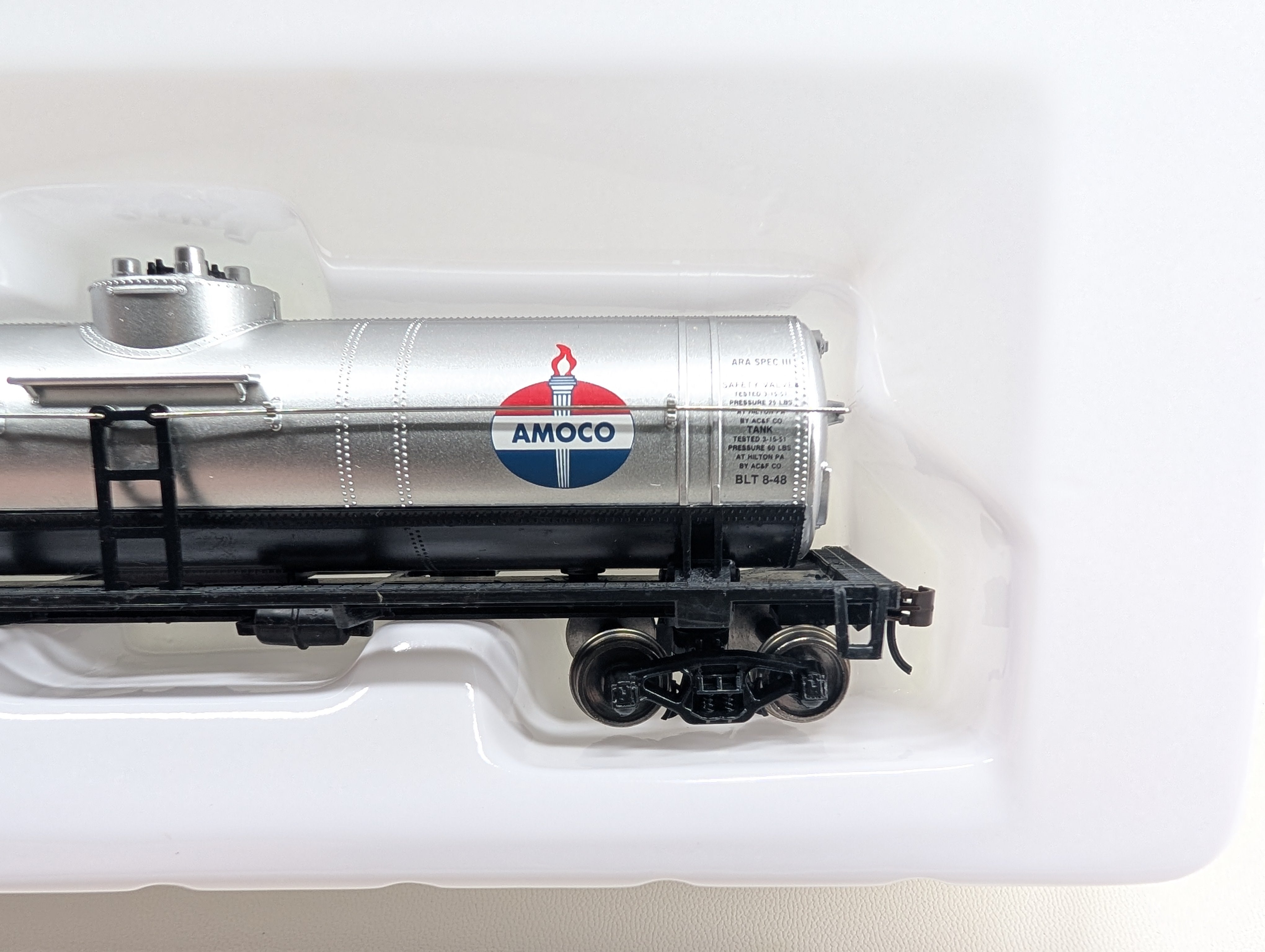 USED Walthers Trainline 931-1631 HO Scale Single Dome Tank Car Amoco AMOX #1330 Metal Wheels