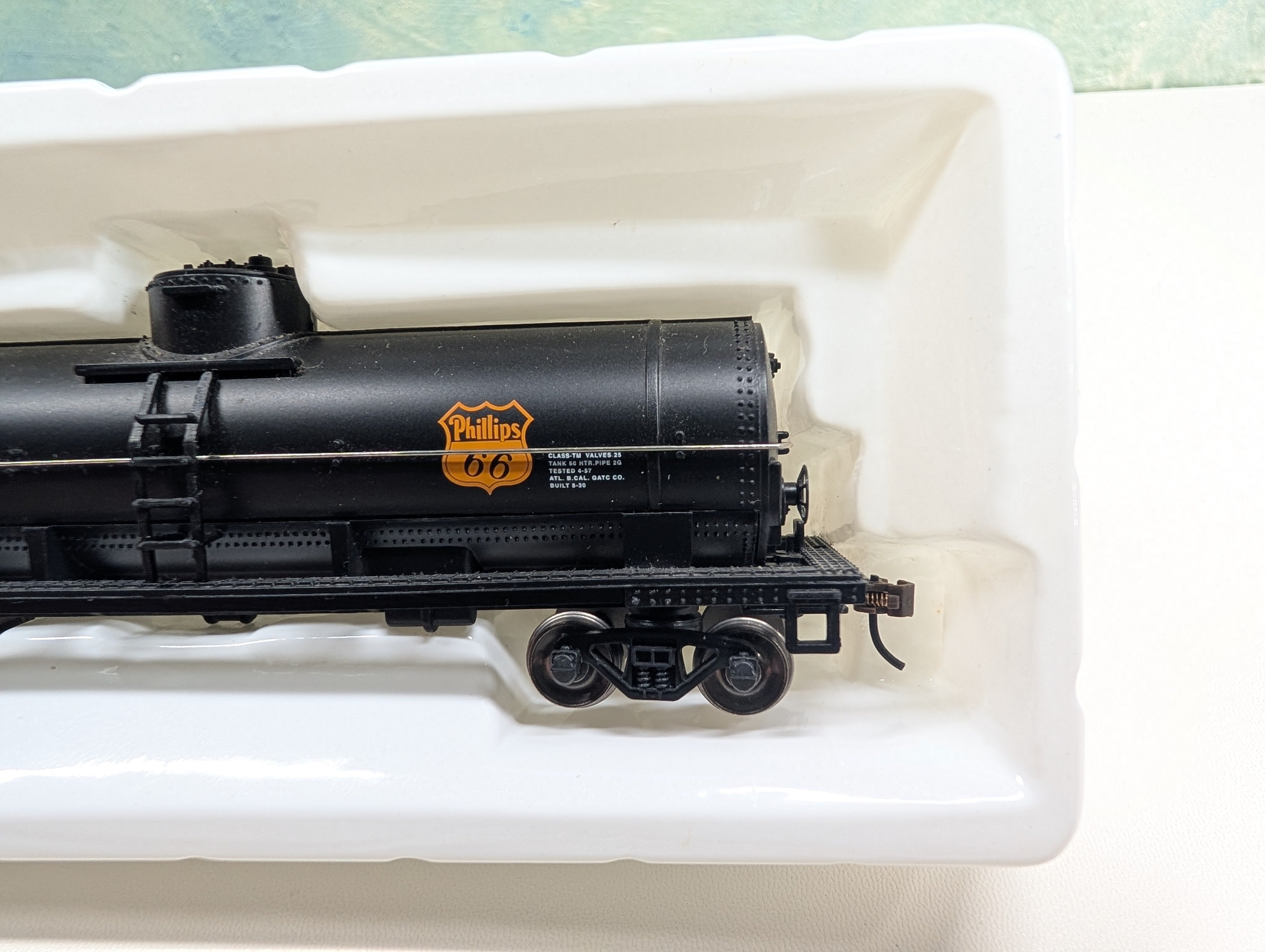 USED Bachmann 17840 HO Scale 40' Single Dome Tank Car Phillips 66 PSPX #9214 Metal Wheels