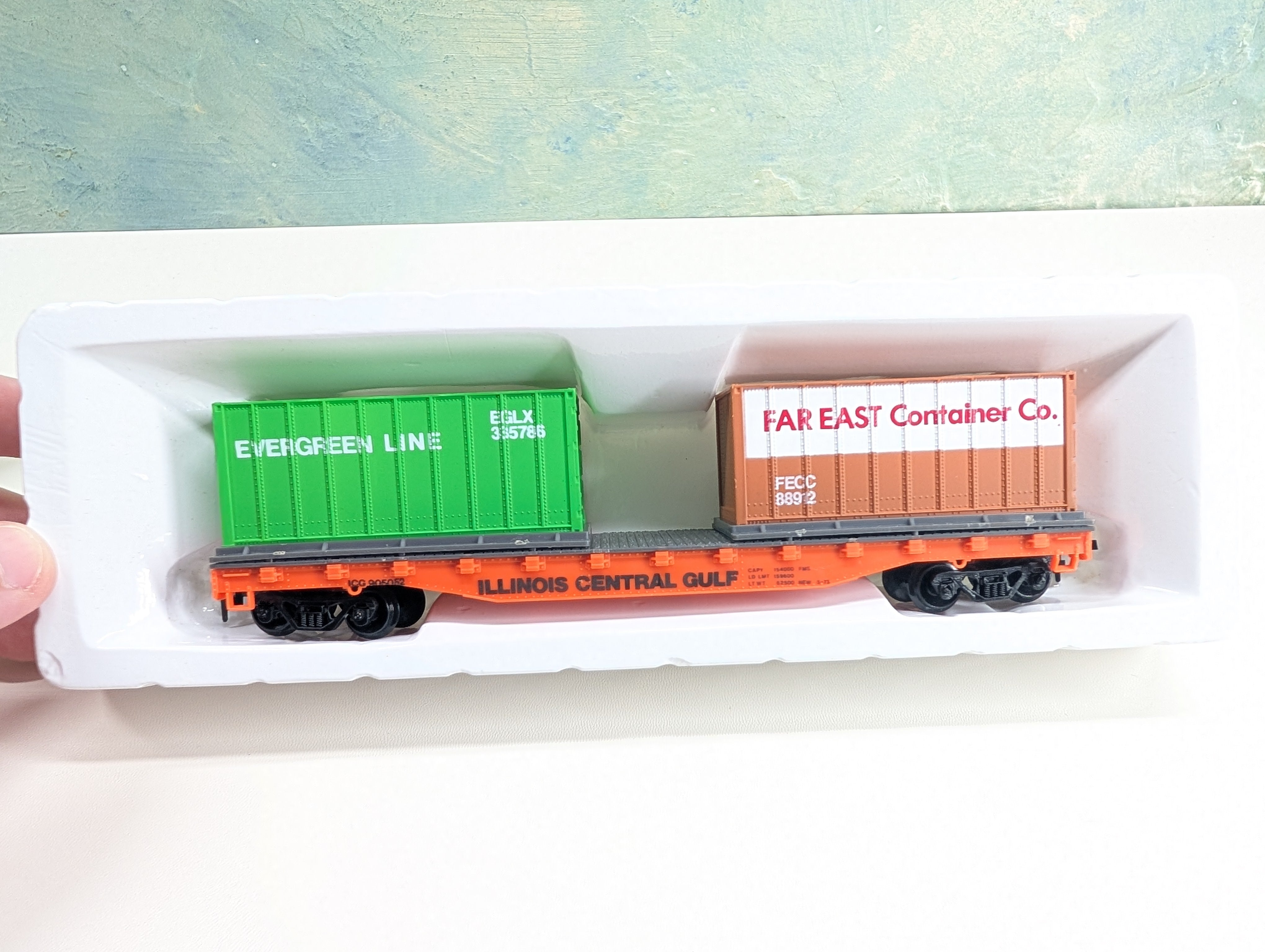 USED Life-Like 8441 HO Scale 50' Flat Car w/ 2 Containers (Evergreen & FECC) Illinois Central Gulf ICG #905052 RARE