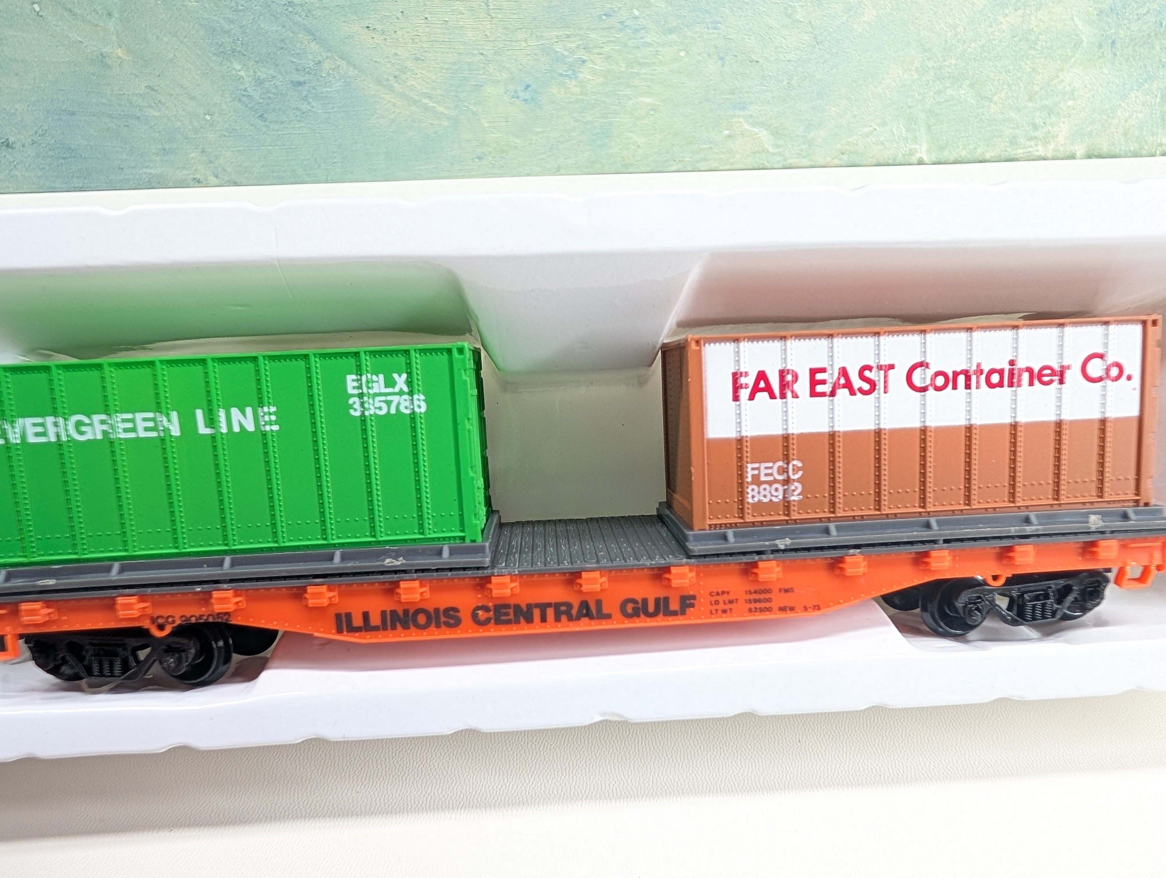 USED Life-Like 8441 HO Scale 50' Flat Car w/ 2 Containers (Evergreen & FECC) Illinois Central Gulf ICG #905052 RARE