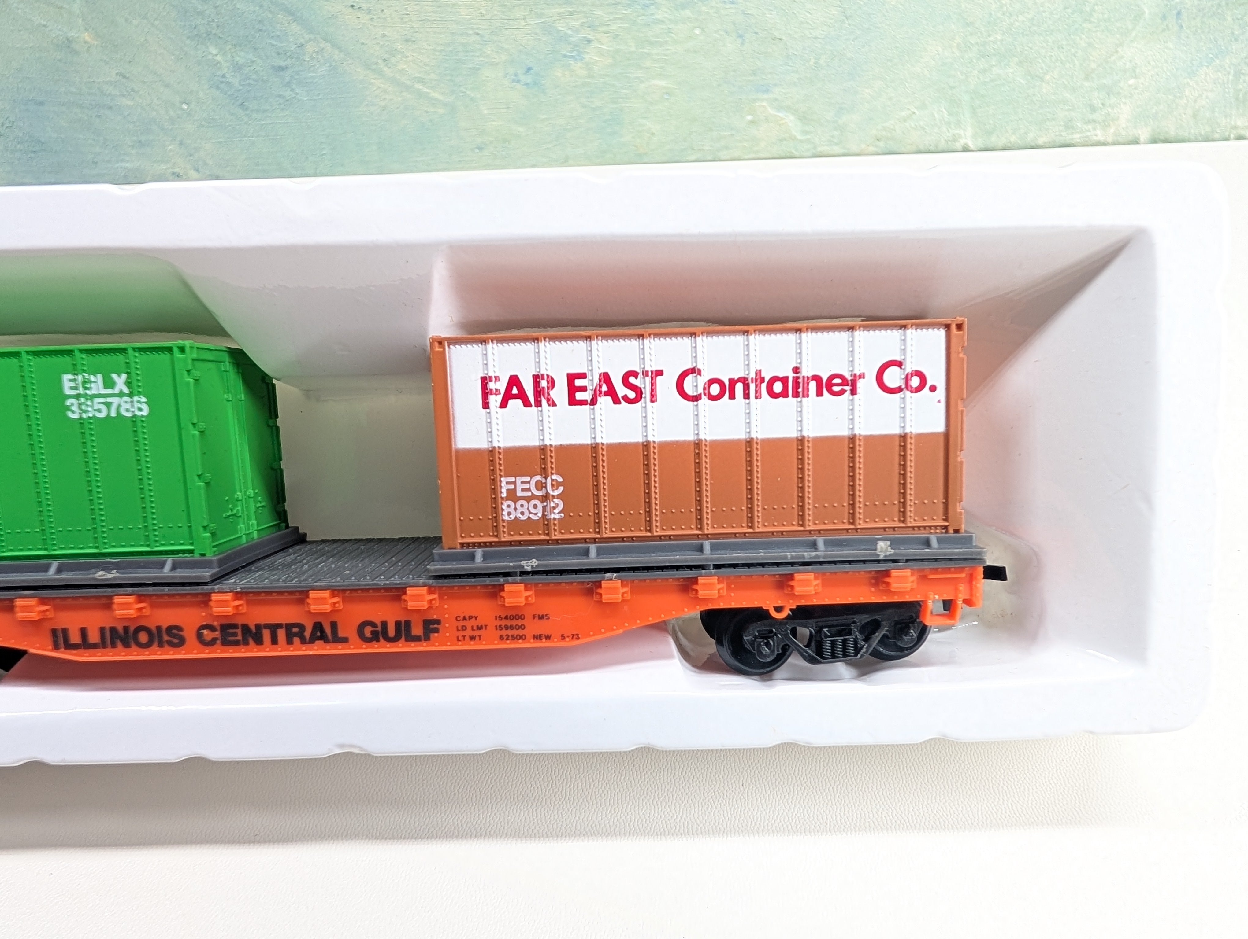 USED Life-Like 8441 HO Scale 50' Flat Car w/ 2 Containers (Evergreen & FECC) Illinois Central Gulf ICG #905052 RARE