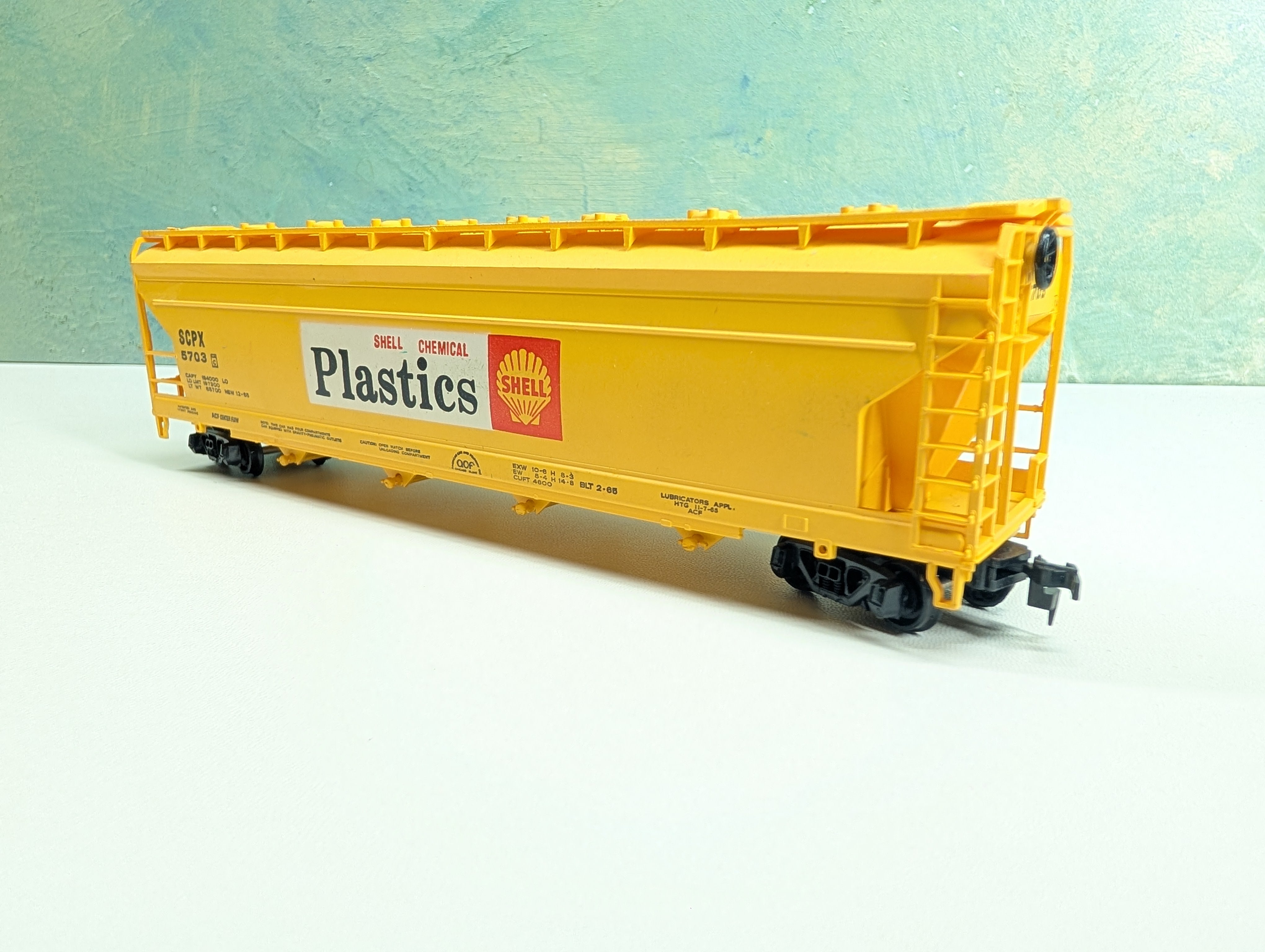 USED Bachmann HO Scale 4 Bay ACF Covered Hopper Shell Chemical Plastics SCPX #5703