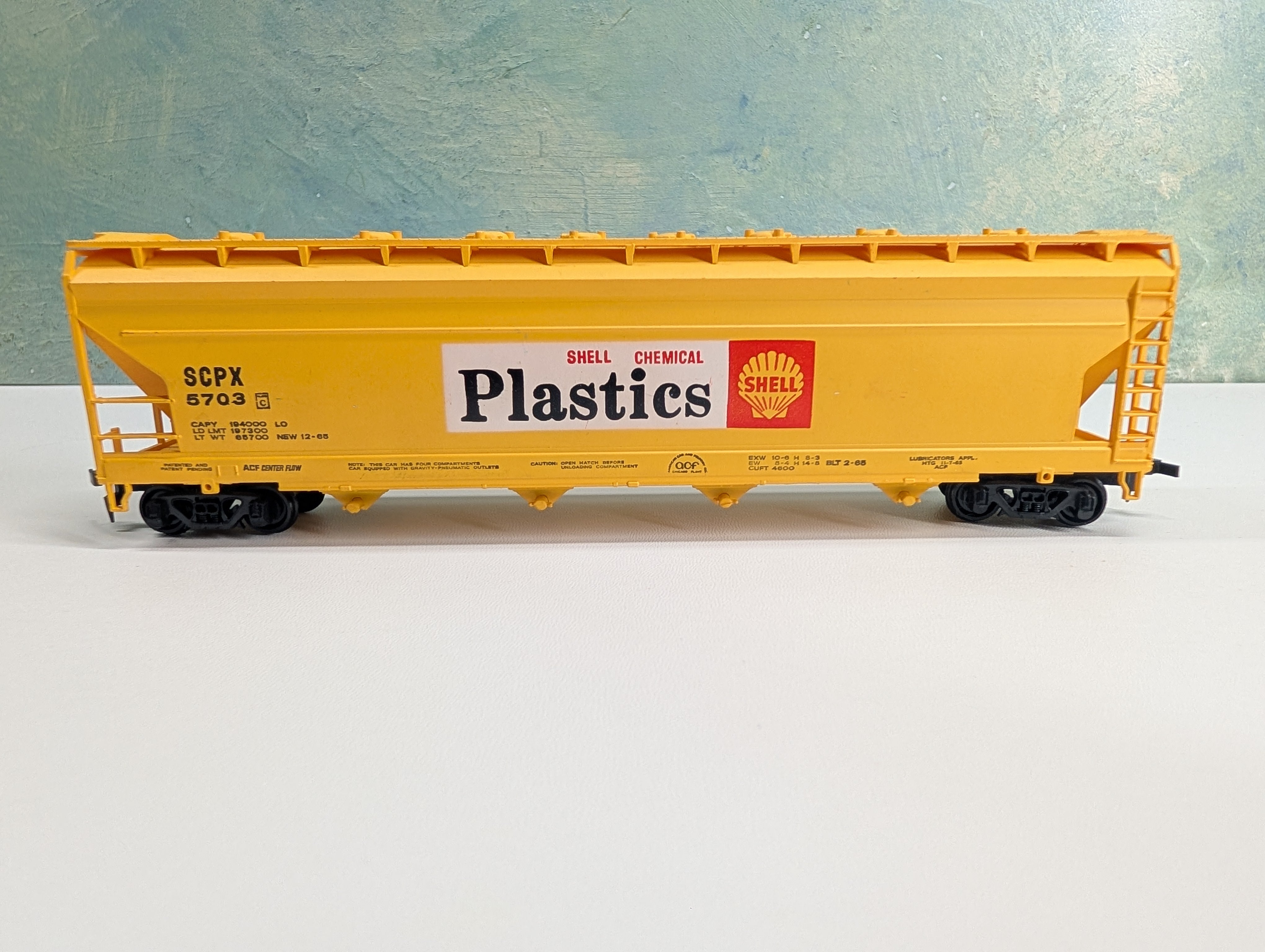 USED Bachmann HO Scale 4 Bay ACF Covered Hopper Shell Chemical Plastics SCPX #5703