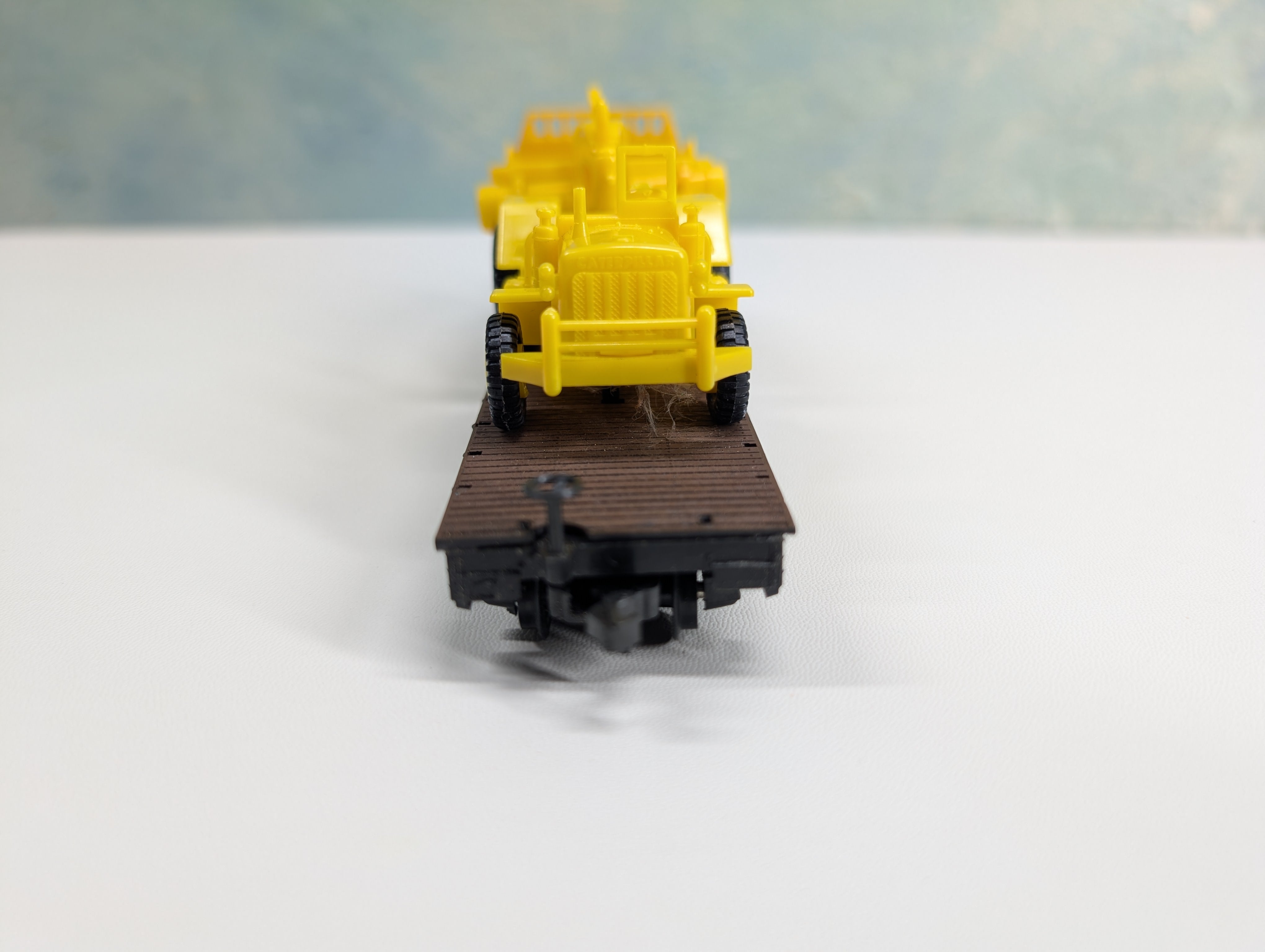 USED ROCO HO Scale 54' Flat Car w/ Caterpillar Load Norfolk & Western N&W #5373