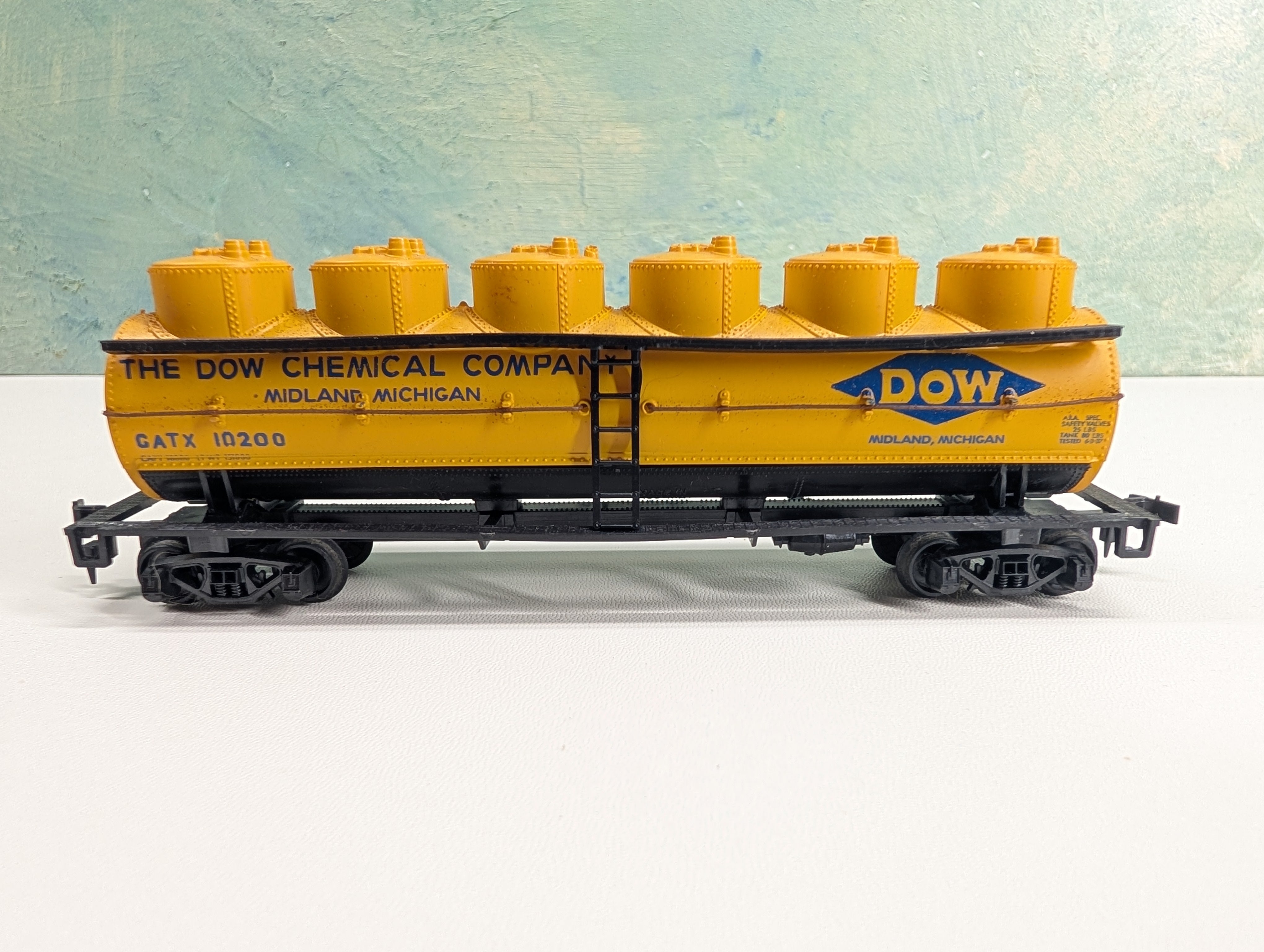 USED AHM HO Scale 6-Dome Tank Car DOW Chemical Company GATX #10200