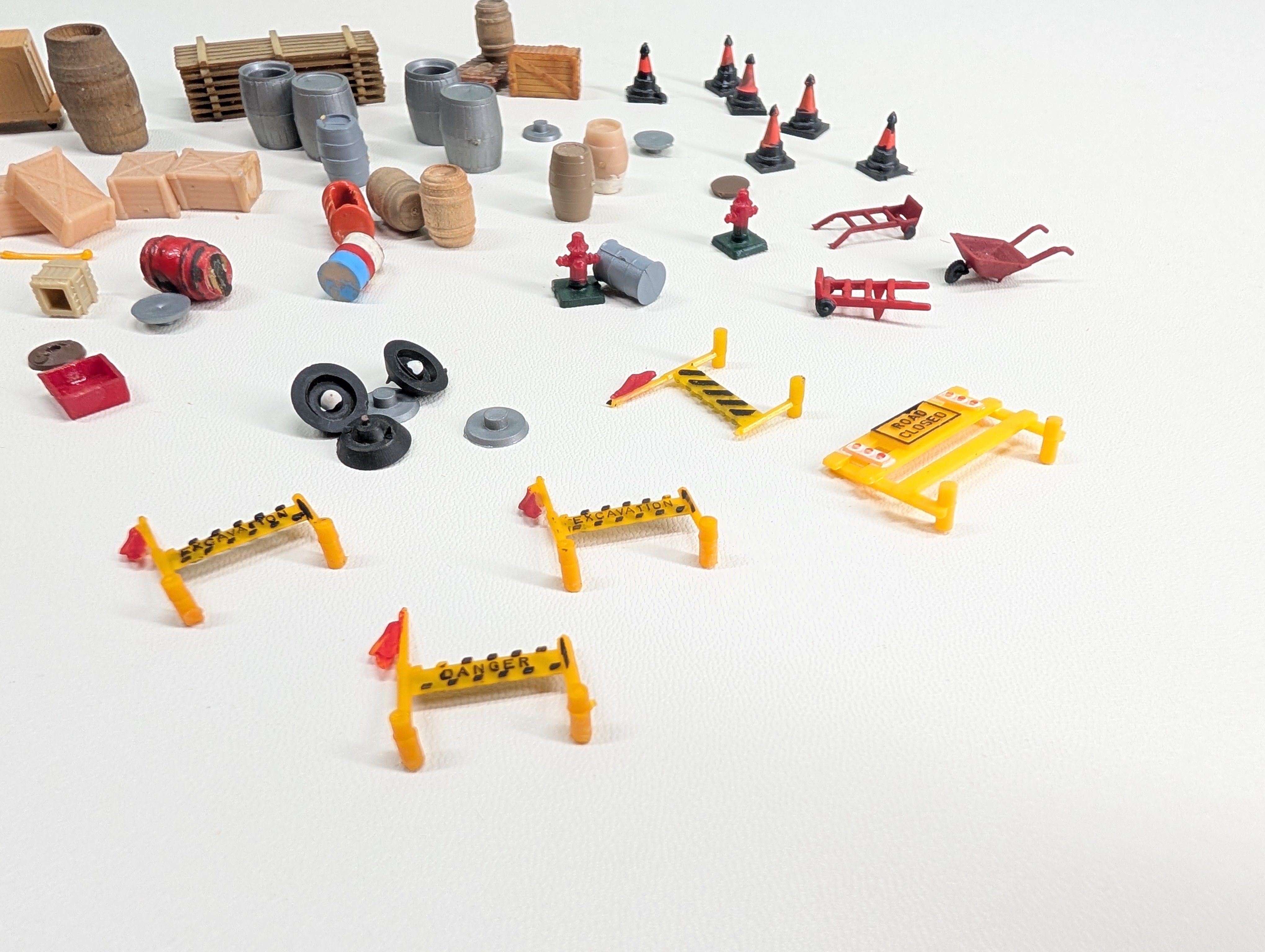 USED HO Scale Large Lot of Barrels, Crates, Construction Cones & More Detail Parts