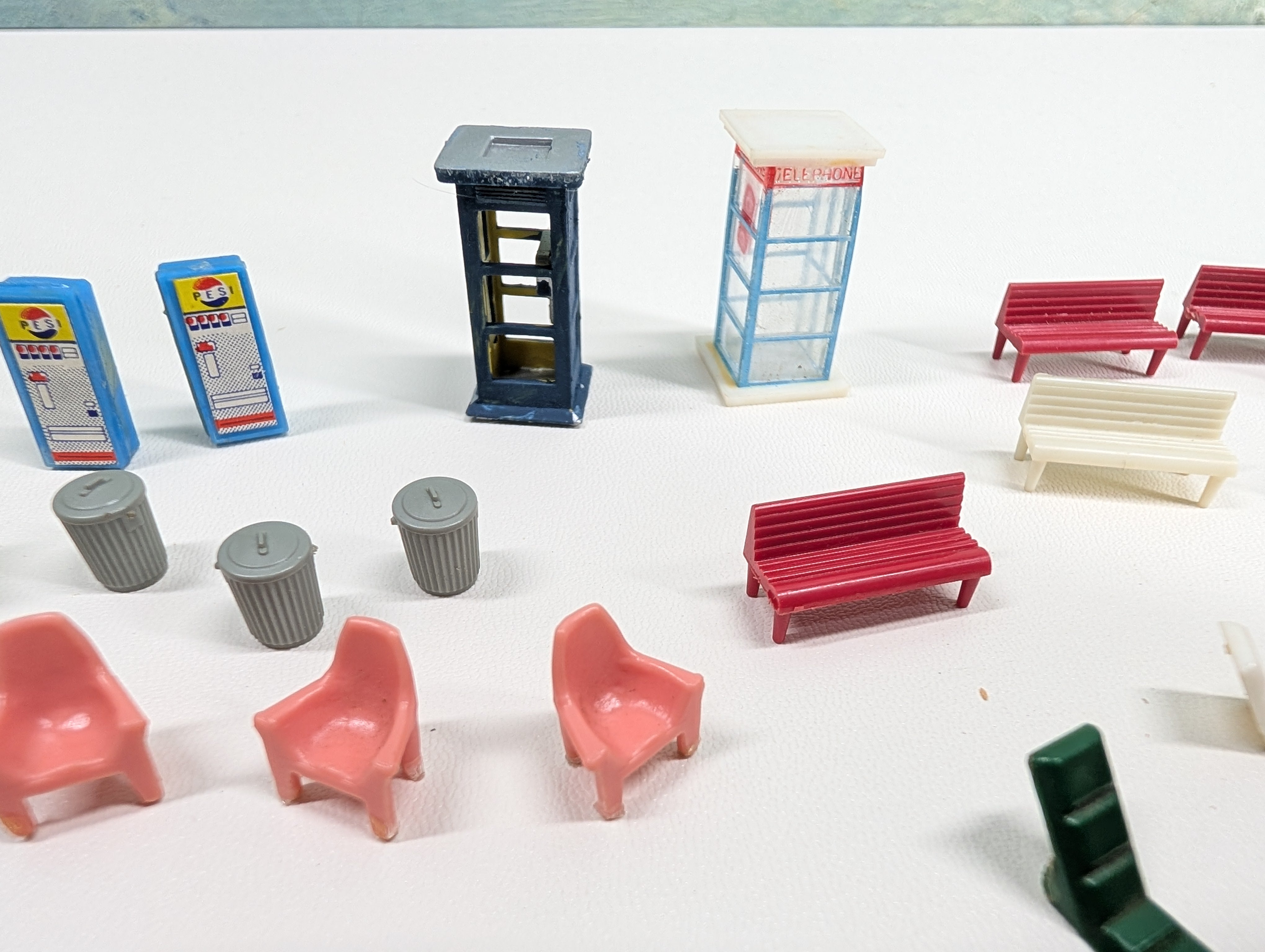 USED HO Scale Large Lot of Park Benches, Telephone Booths, Soda Machines & More Detail Parts