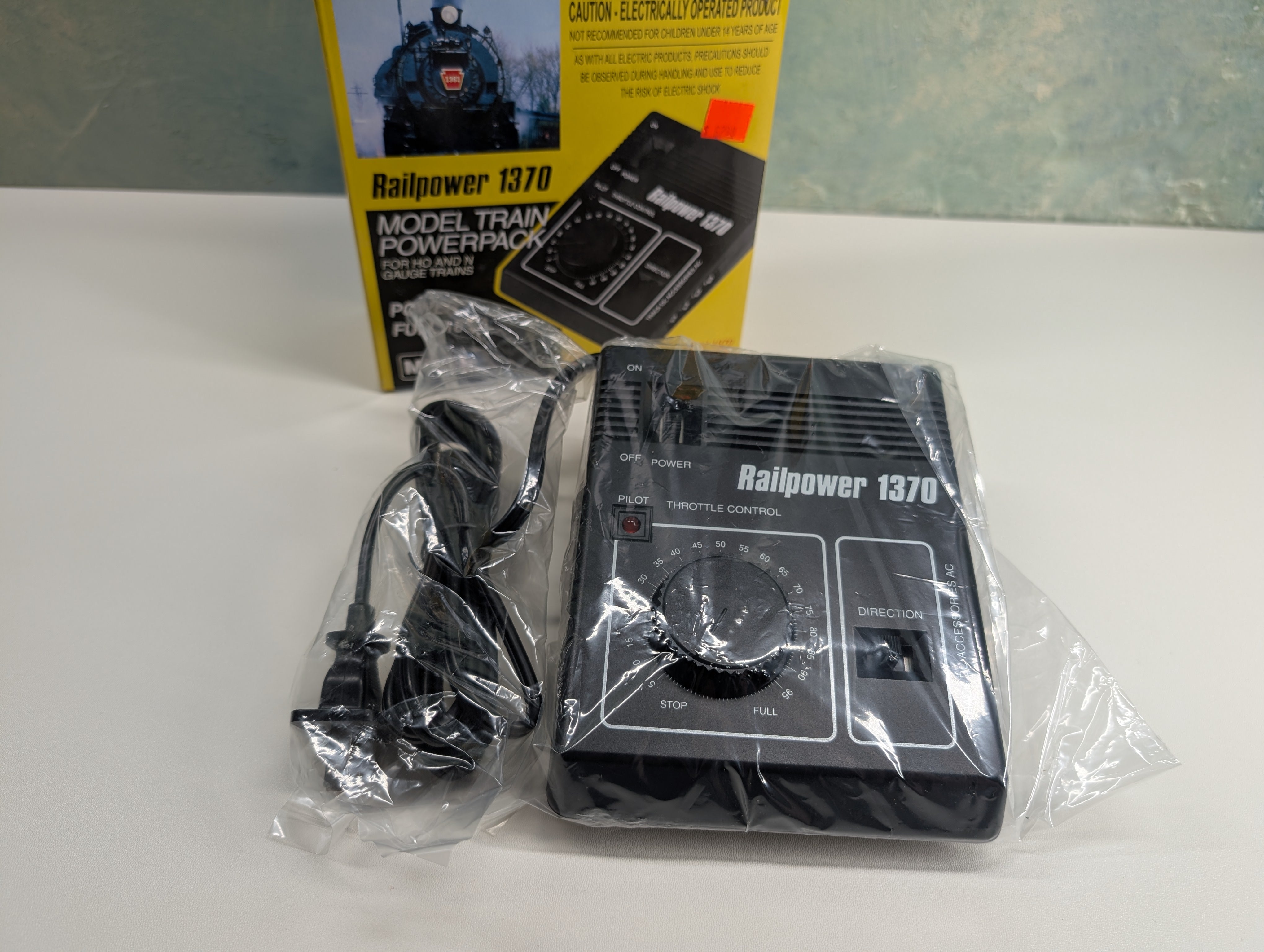 MRC MULTI Scale HO & N Railpower 1370 Model Train Powerpack Transformer 18 VA Tested!