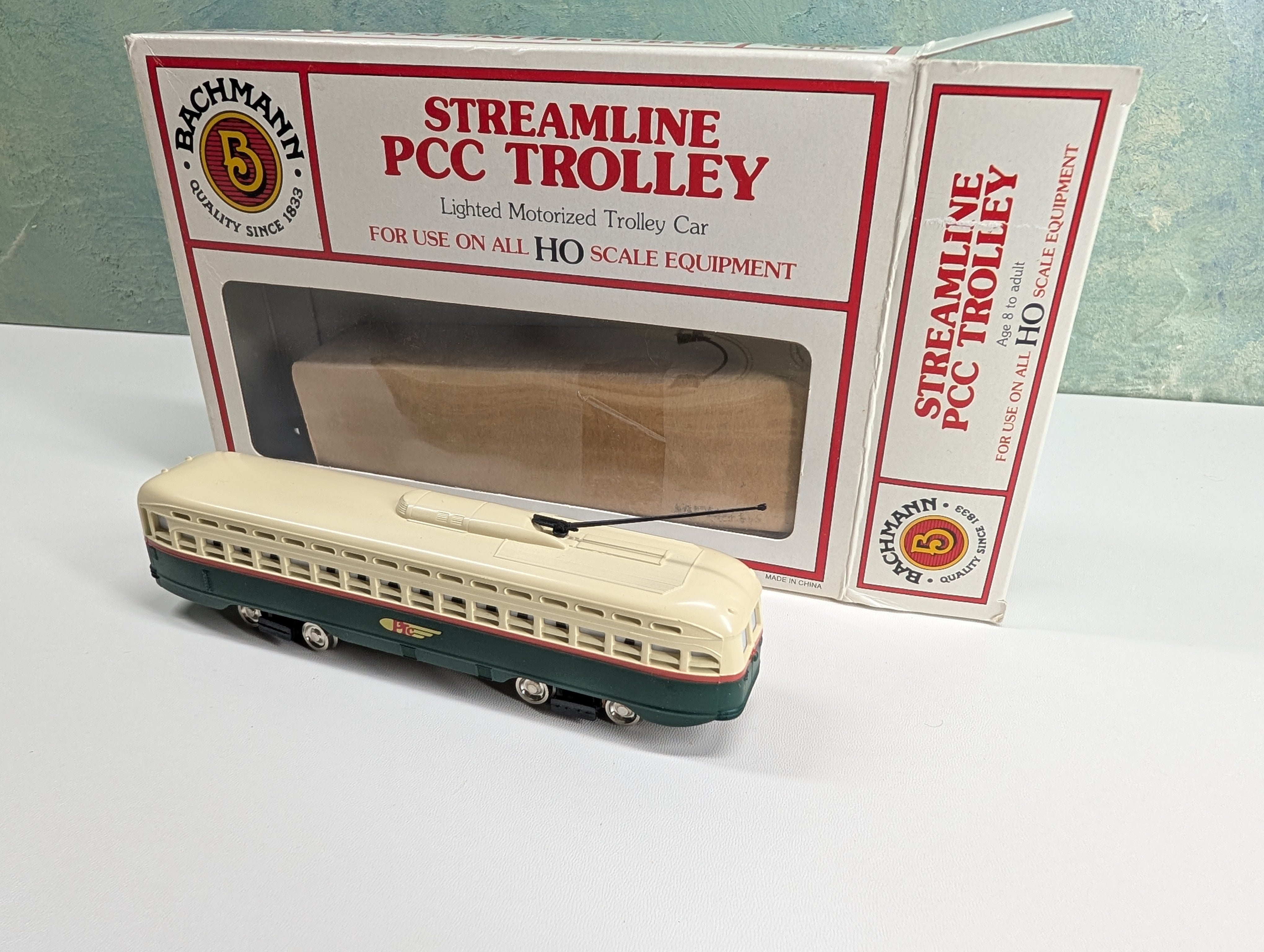 USED Bachmann 62945 HO Scale Streamline PCC Trolley PTC DC