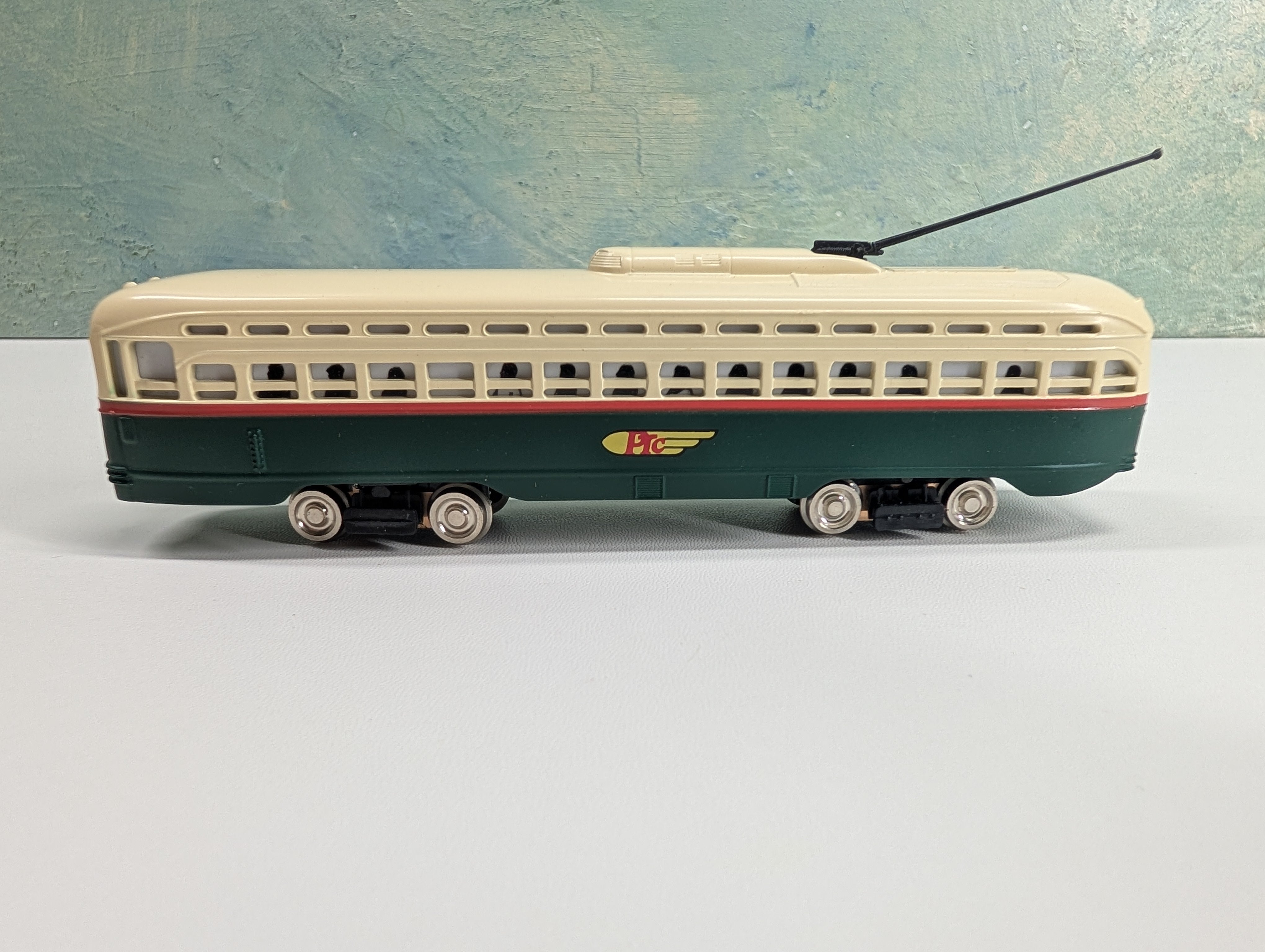 USED Bachmann 62945 HO Scale Streamline PCC Trolley PTC DC