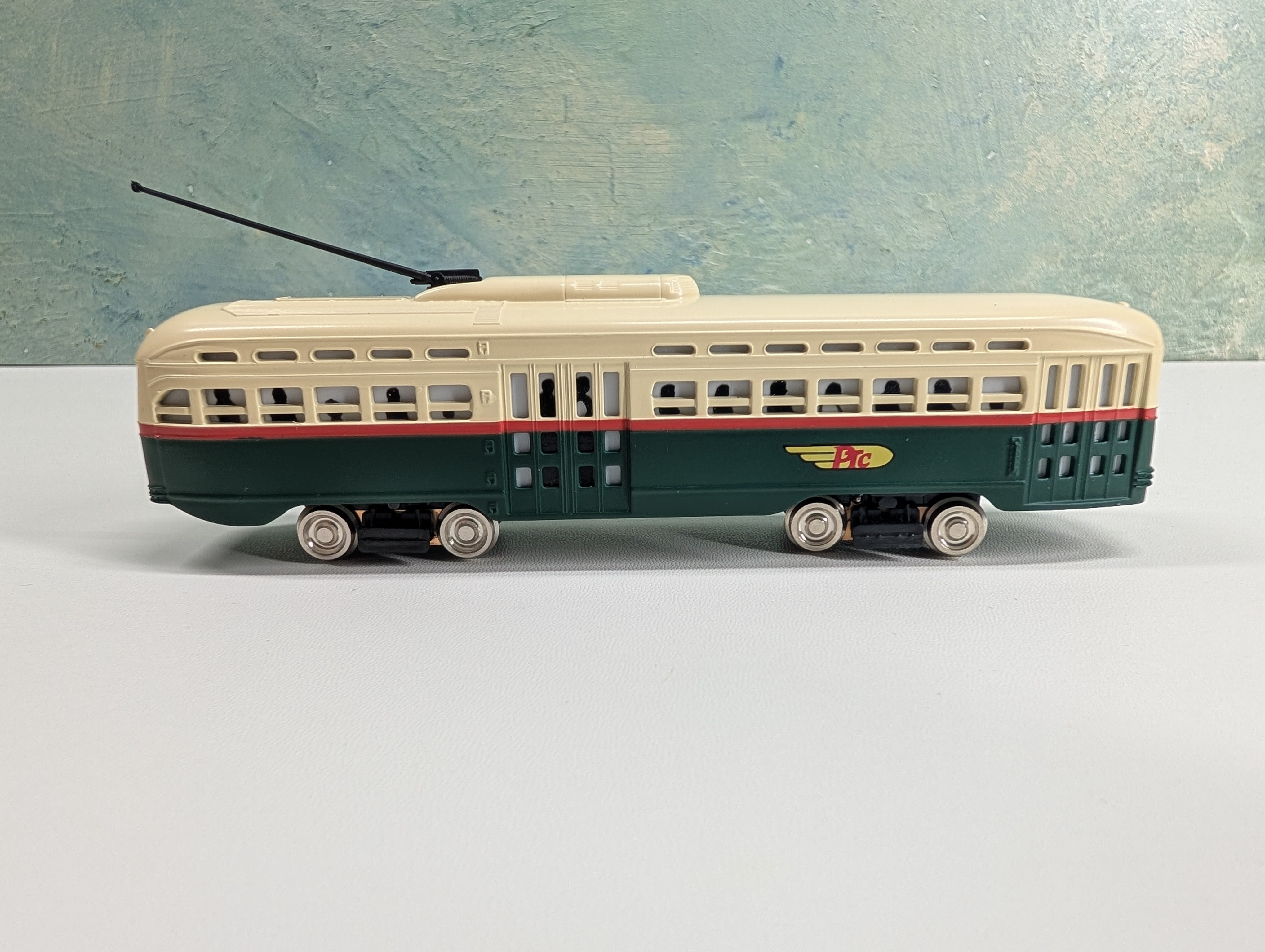 USED Bachmann 62945 HO Scale Streamline PCC Trolley PTC DC