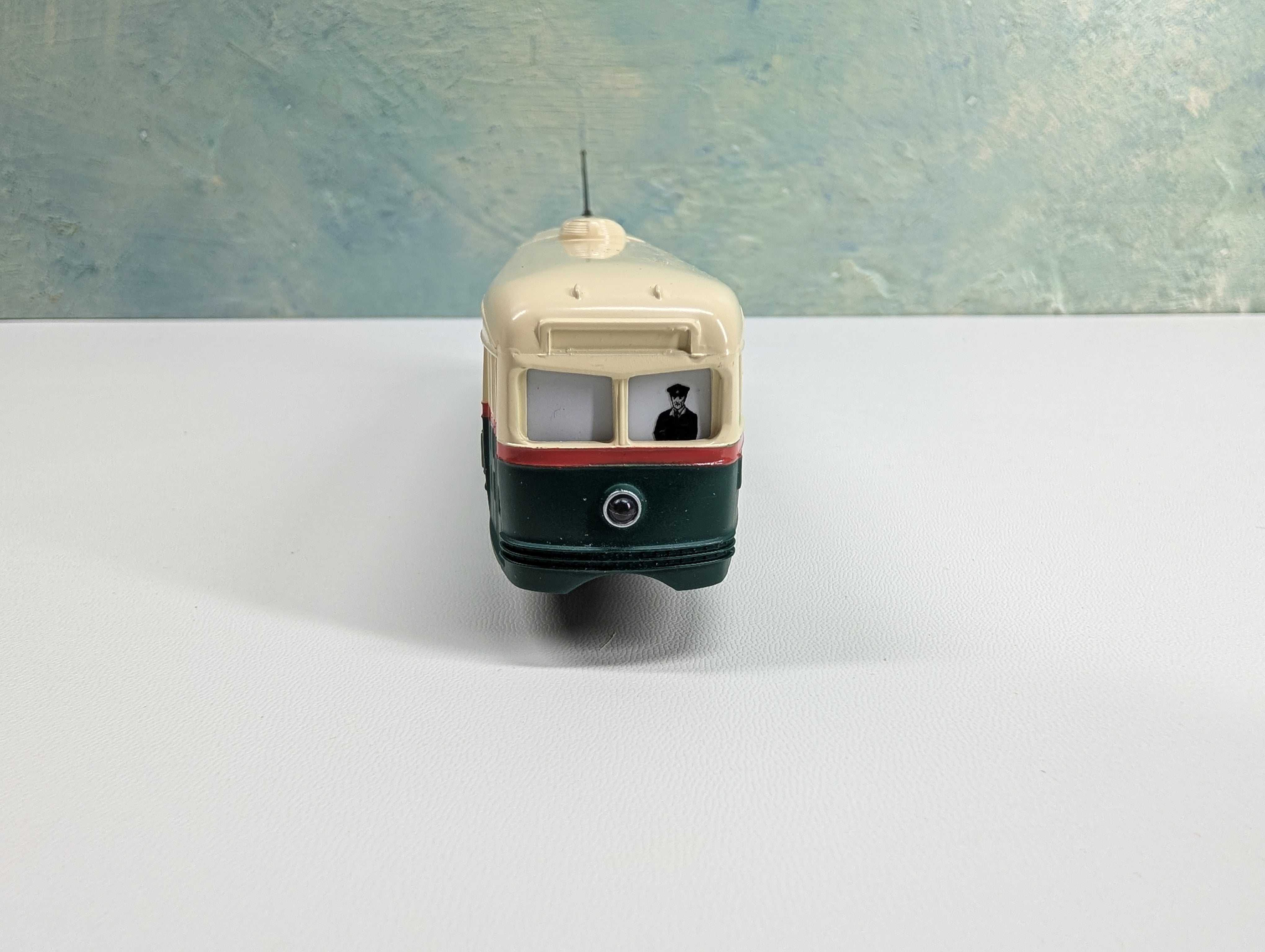 USED Bachmann 62945 HO Scale Streamline PCC Trolley PTC DC