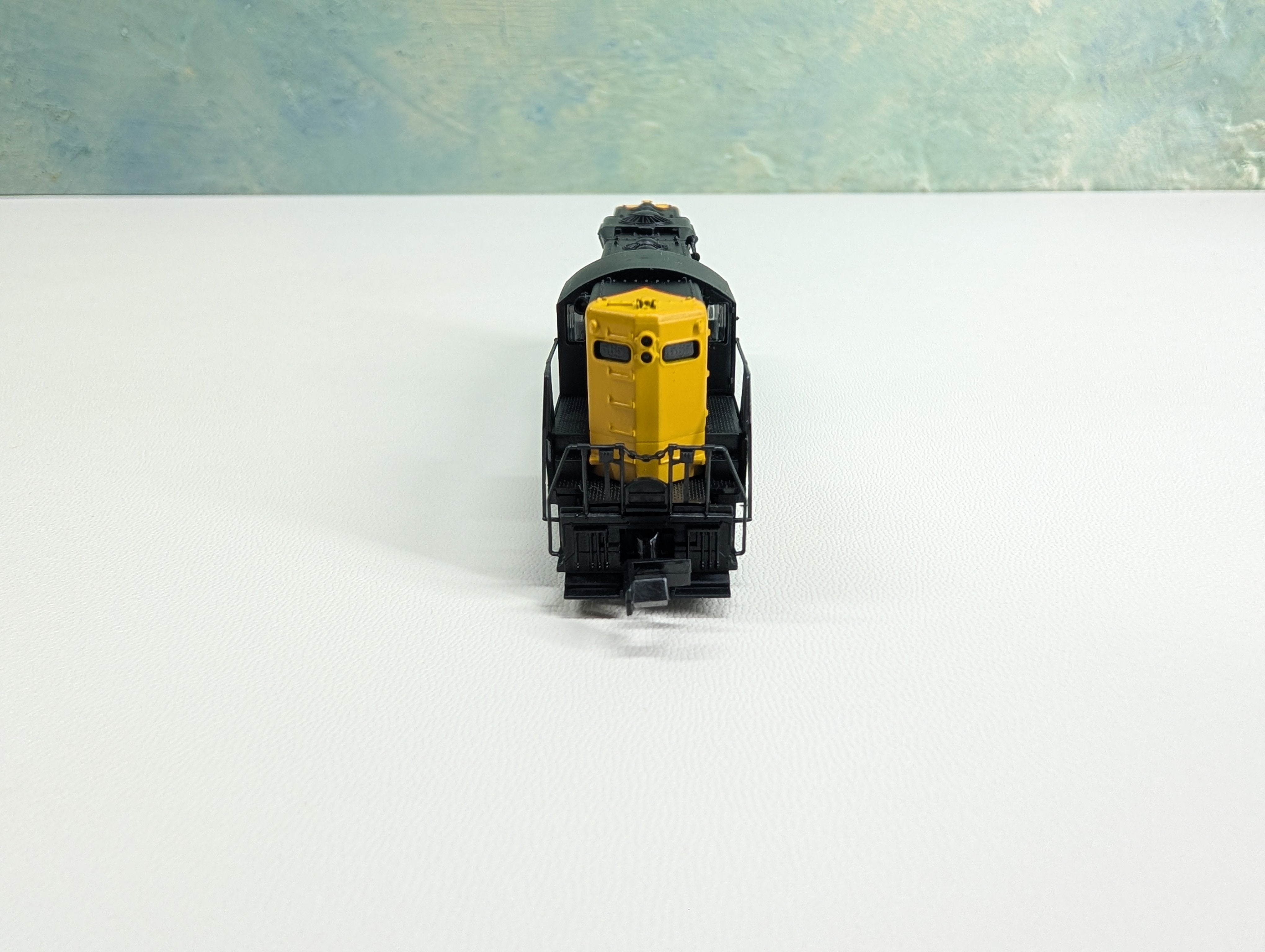 USED Atlas 48219 N Scale GP-7 PH. 2 Diesel Locomotive Northern Pacific #565 Parts/Repairs